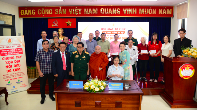 Chương trình đi bộ lan tỏa yêu thương, chung tay vì nạn nhân chất độc da cam - Ảnh 1.