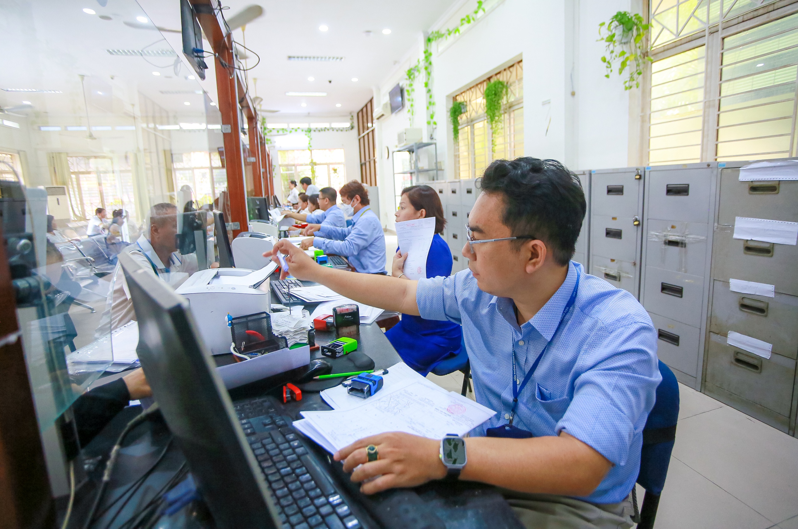TP.HCM chi gần 2.700 tỉ đồng số hóa kho hồ sơ lưu trữ 50 năm - Ảnh 1.