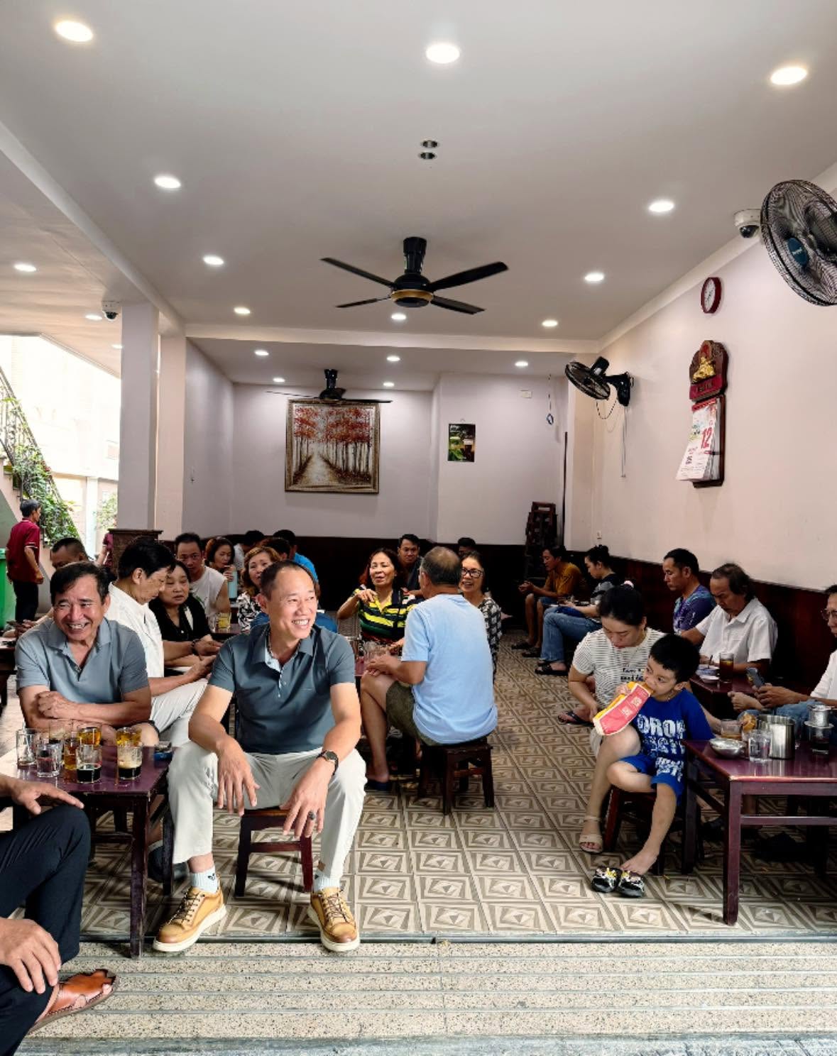 Cà phê Long, ghế đẩu và hương cà phê thơm một góc phố Đà Nẵng - Ảnh 4.