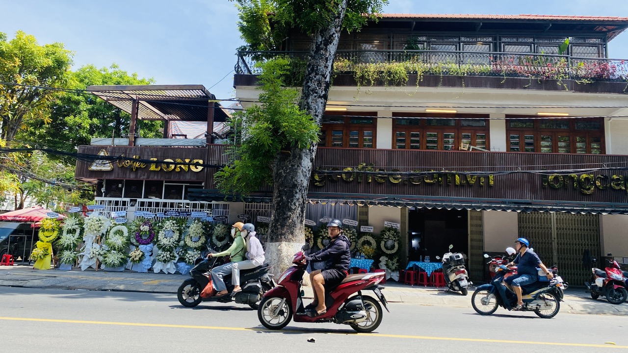 Cà phê Long, ghế đẩu và hương cà phê thơm một góc phố Đà Nẵng - Ảnh 6.