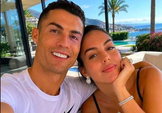Ronaldo và Georgina đám cưới cuối tuần này? - Ảnh 1.