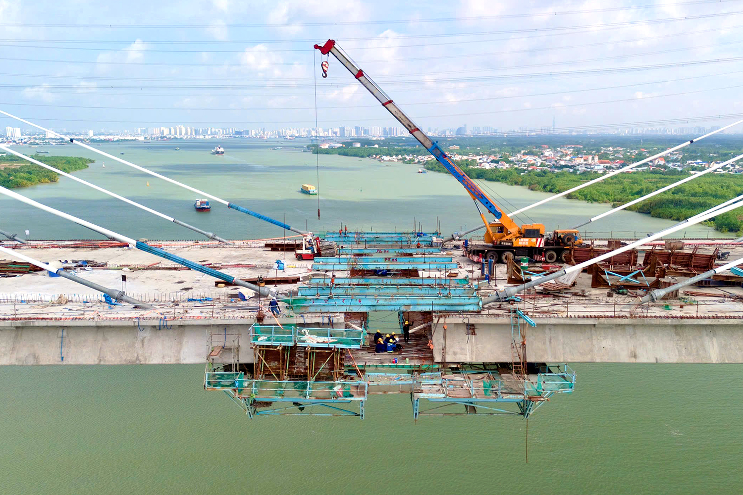 Cầu Phước Khánh hoàn tất hợp long, hành lang Đồng - Tây sắp thông - Ảnh 3.