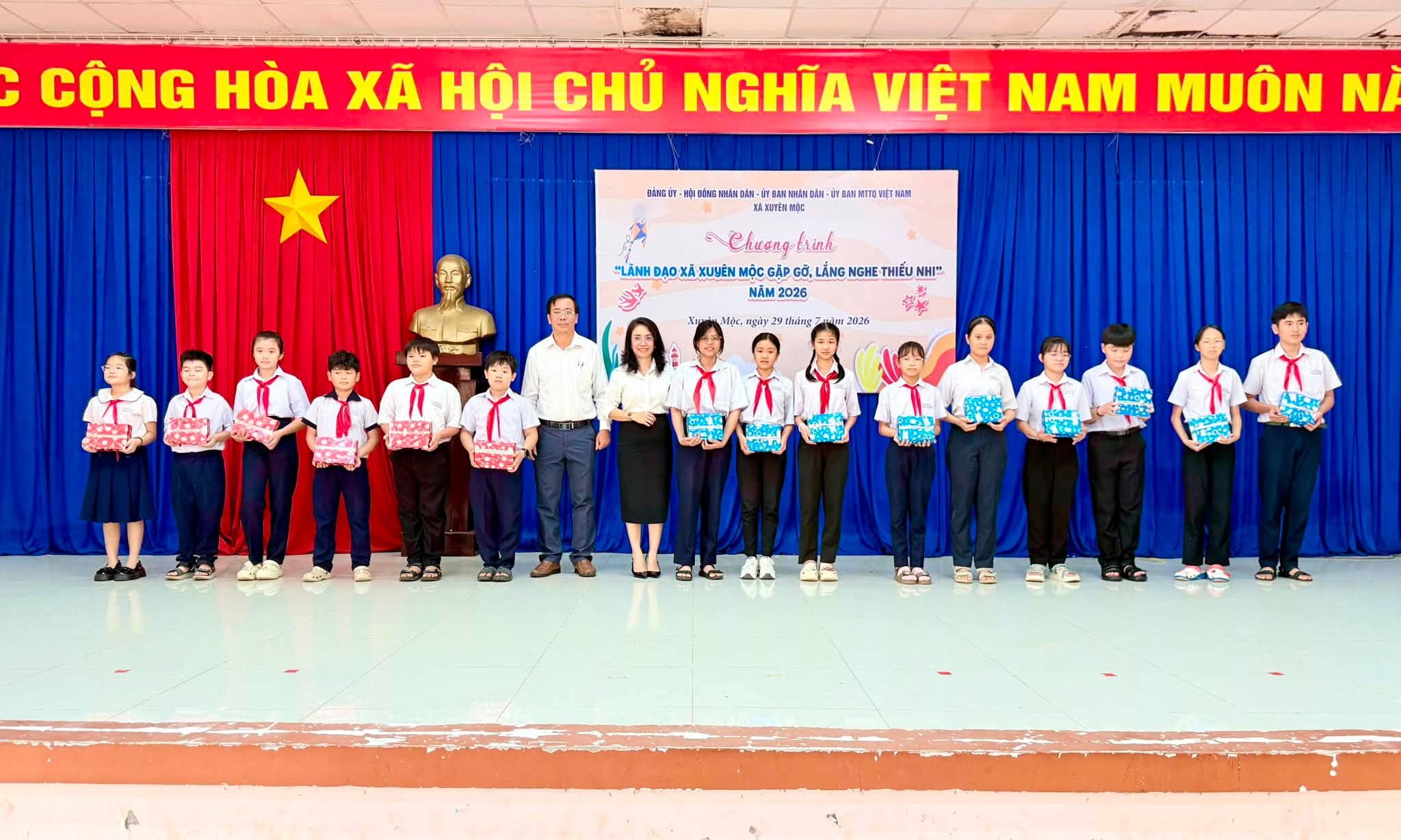 Hơn 150 thiếu nhi đối thoại trực tiếp với lãnh đạo xã Xuyên Mộc (TP.HCM) - Ảnh 2.