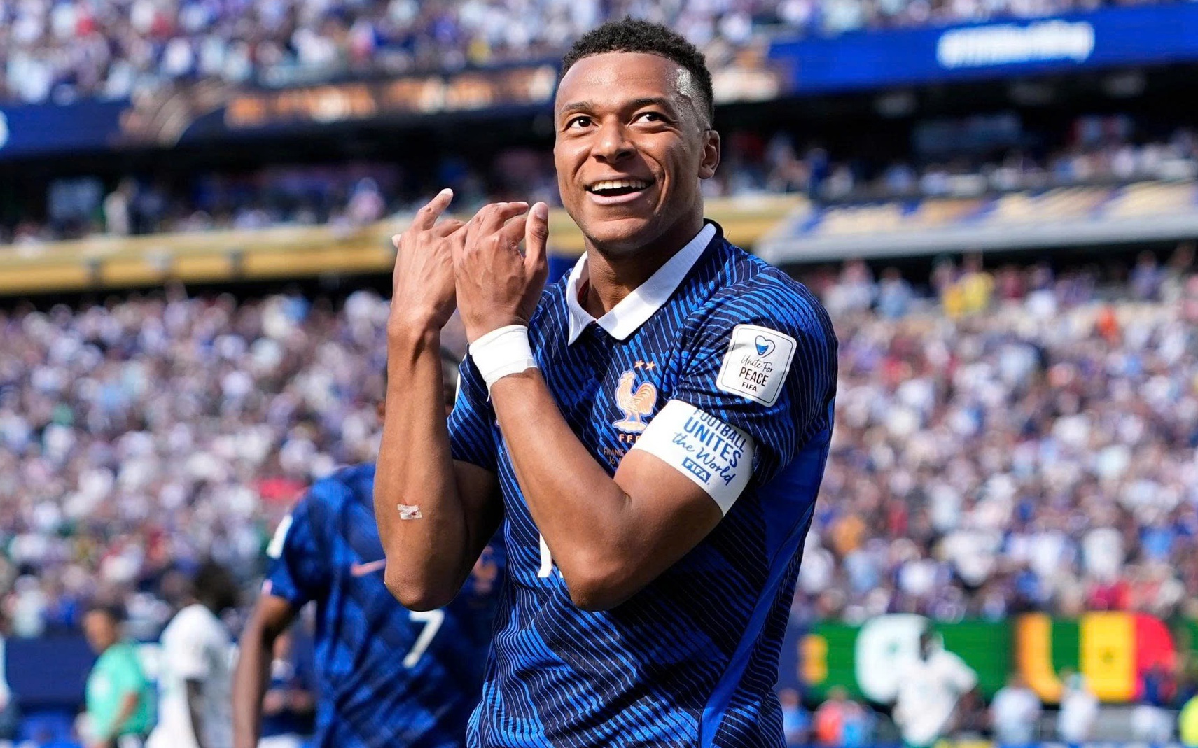 Video: Bản lĩnh trên chấm 11m, Mbappe mở tỉ số cho tuyển Pháp - Ảnh 1.