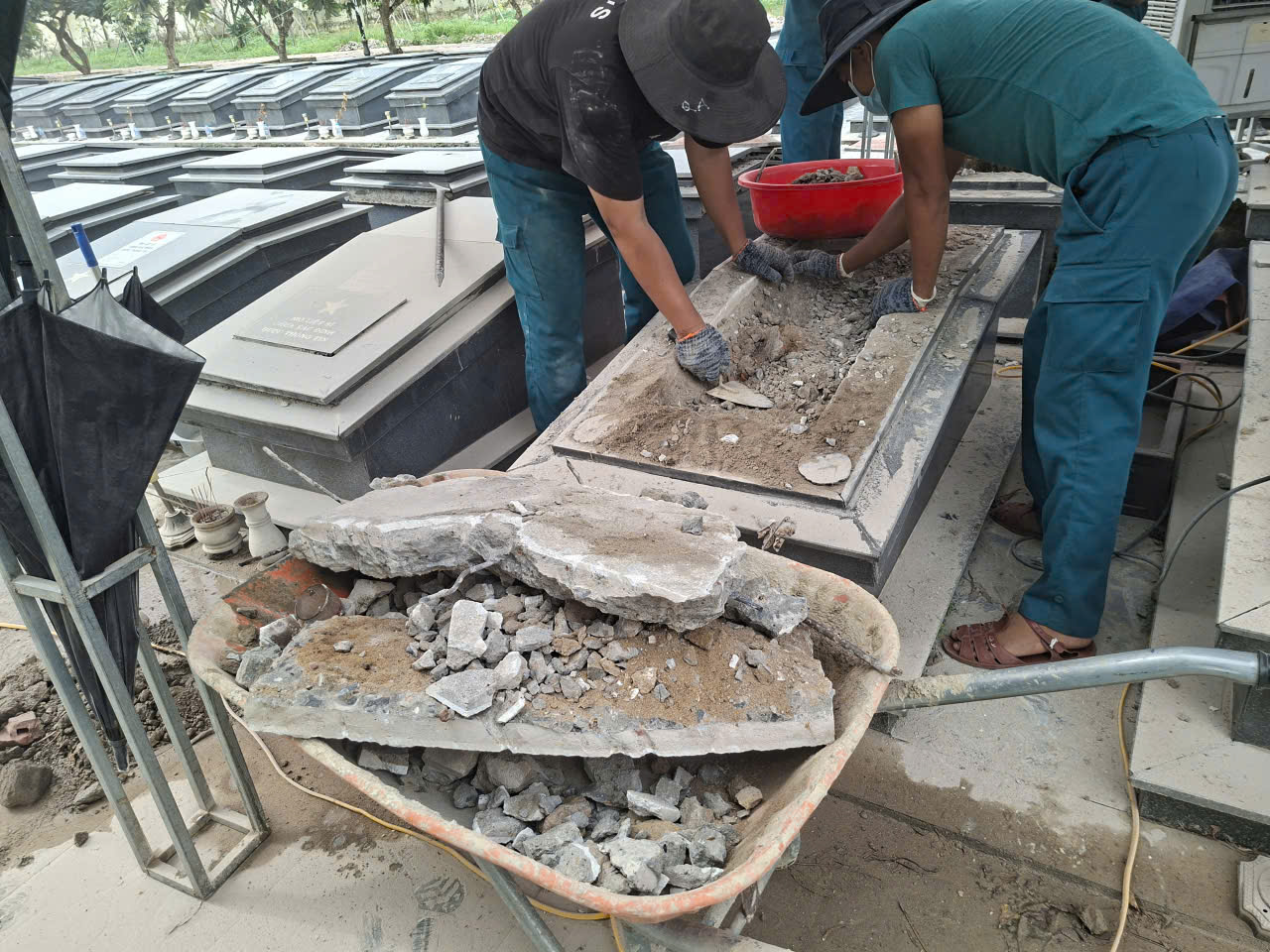 Đồng Nai tìm thấy nhiều kỷ vật của liệt sĩ ở nghĩa trang liệt sĩ Trảng Bom - Ảnh 6.