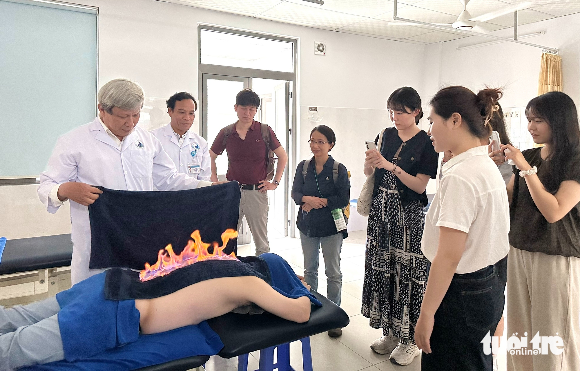 Vì sao xuất hiện nhiều video người nước ngoài khen bệnh viện công Đà Nẵng? - Ảnh 3.
