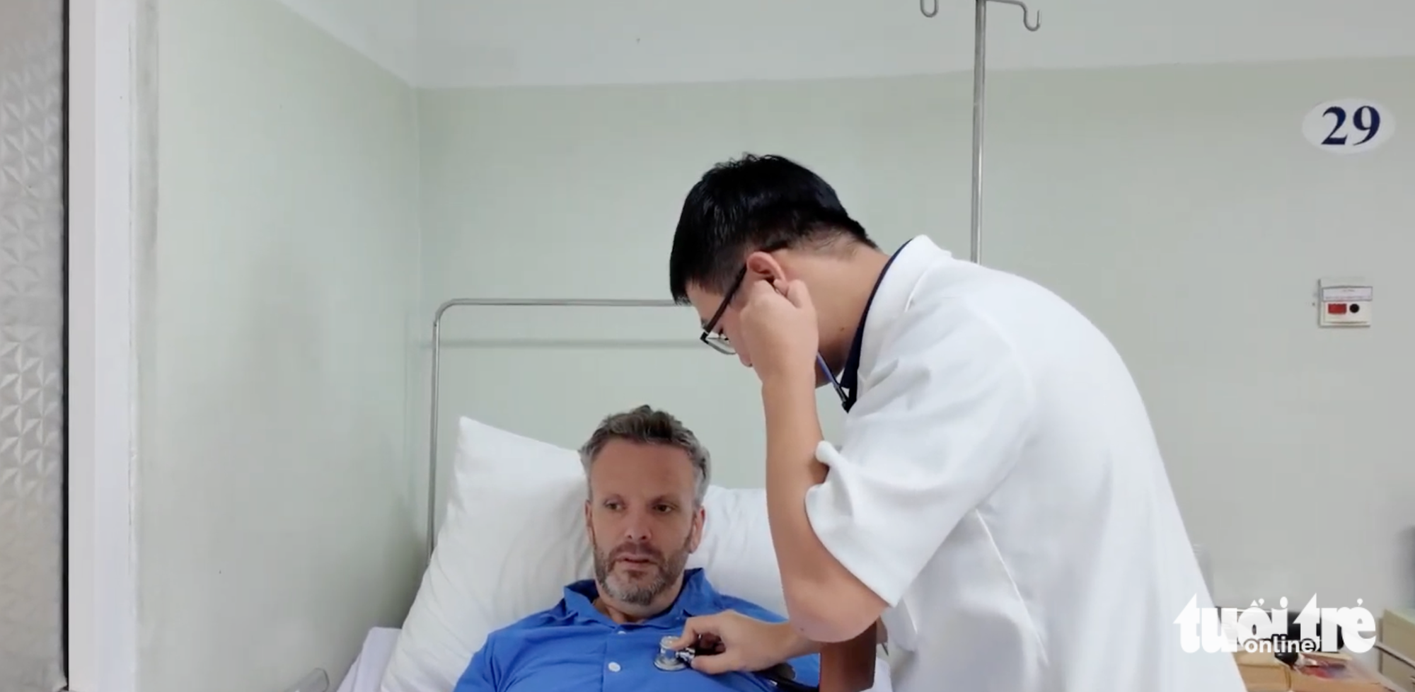 Vì sao xuất hiện nhiều video người nước ngoài khen bệnh viện công Đà Nẵng? - Ảnh 4.