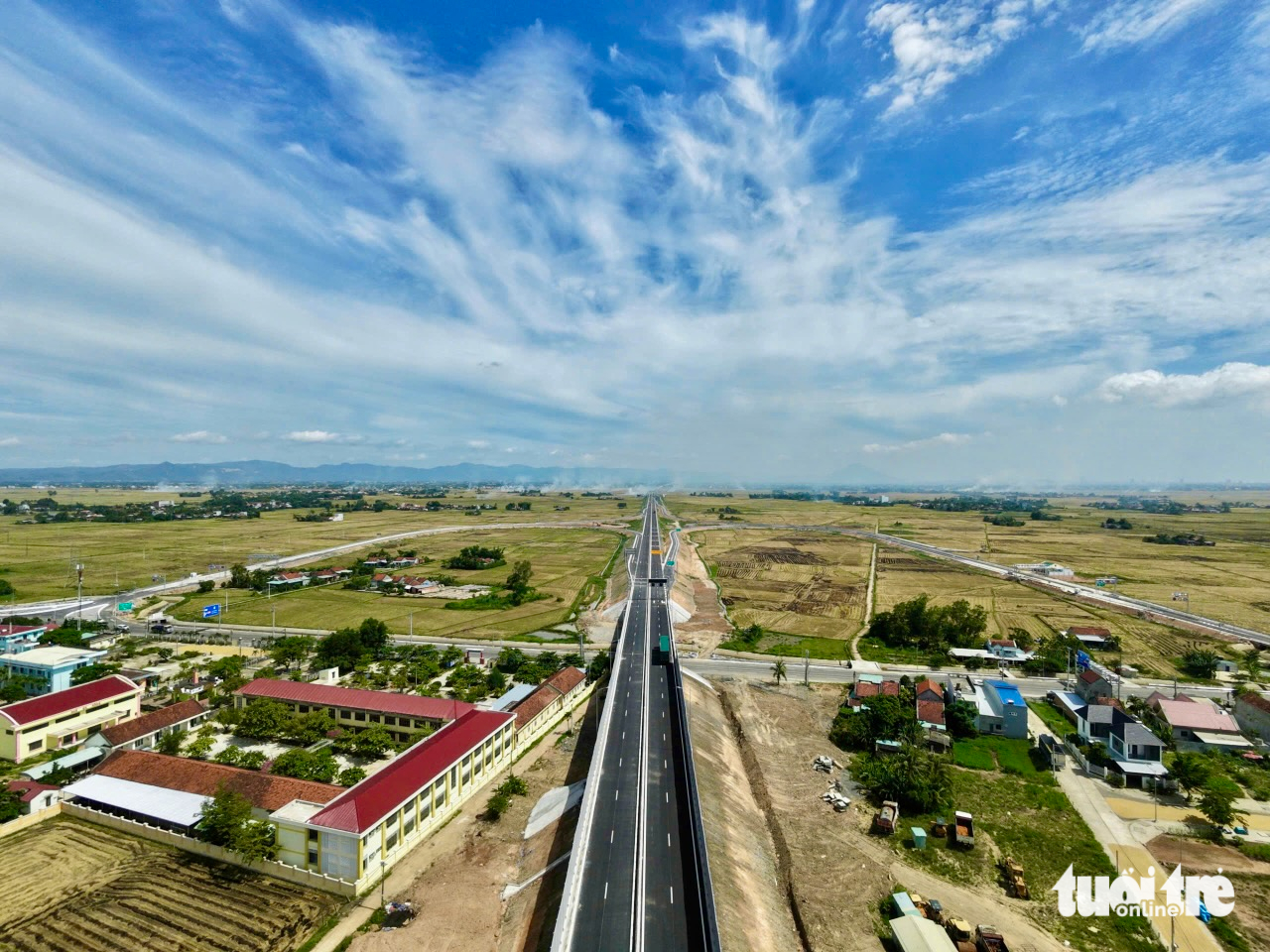 Tạm đóng gần 23km cao tốc Chí Thạnh - Vân Phong trong 2 ngày - Ảnh 1.