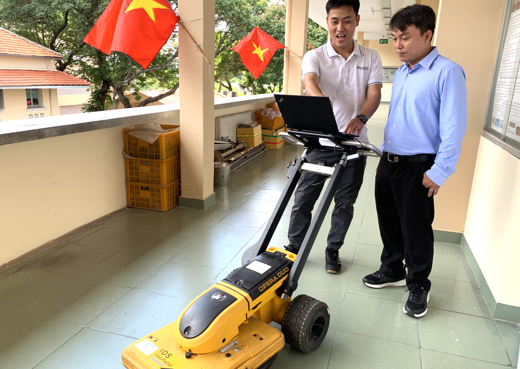 Mang radar xuyên đất đi tìm kiếm hài cốt liệt sĩ - Ảnh 1.