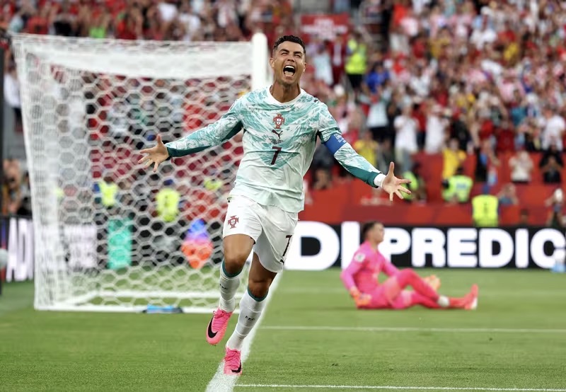 Cựu tuyển thủ Nguyễn Tuấn Phong: Bản lĩnh Ronaldo - Ảnh 2.