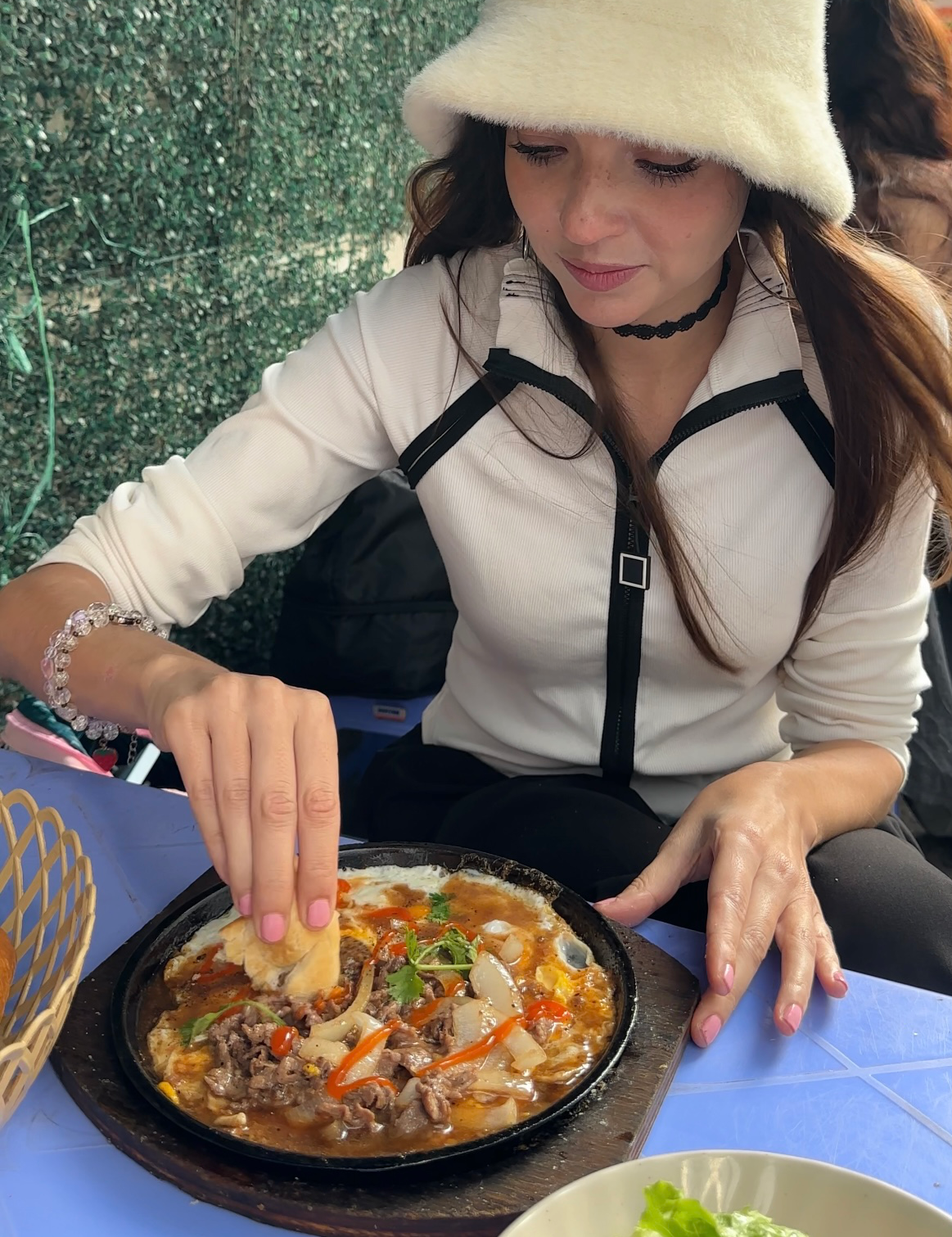 Vì sao người nước ngoài mê đồ ăn sáng Việt Nam: bò né, bánh cuốn, xôi mặn…sao mà kể hết - Ảnh 8.
