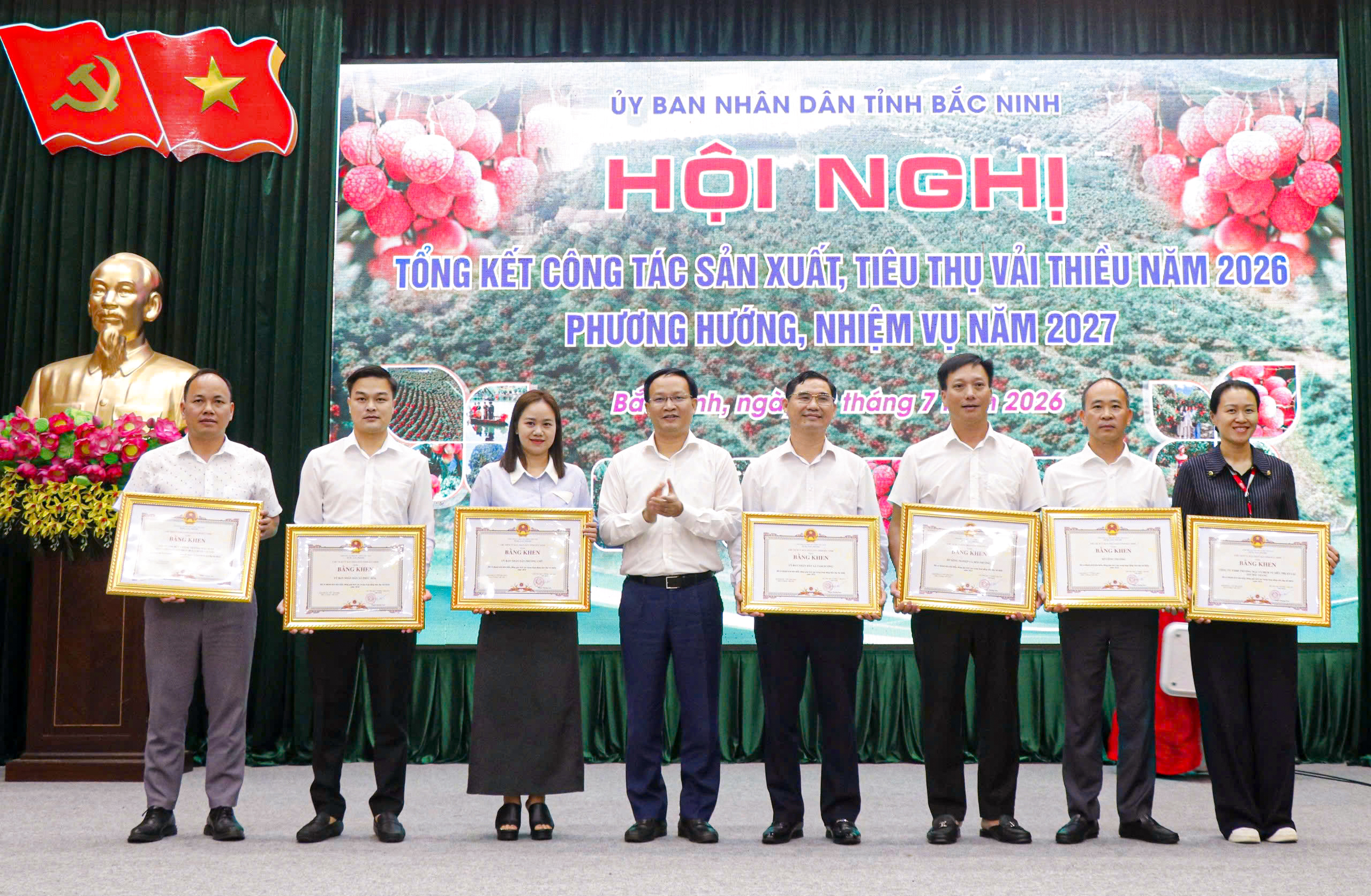 Vải thiều Bắc Ninh thắng lớn, doanh thu vượt 7.260 tỉ đồng - Ảnh 2.