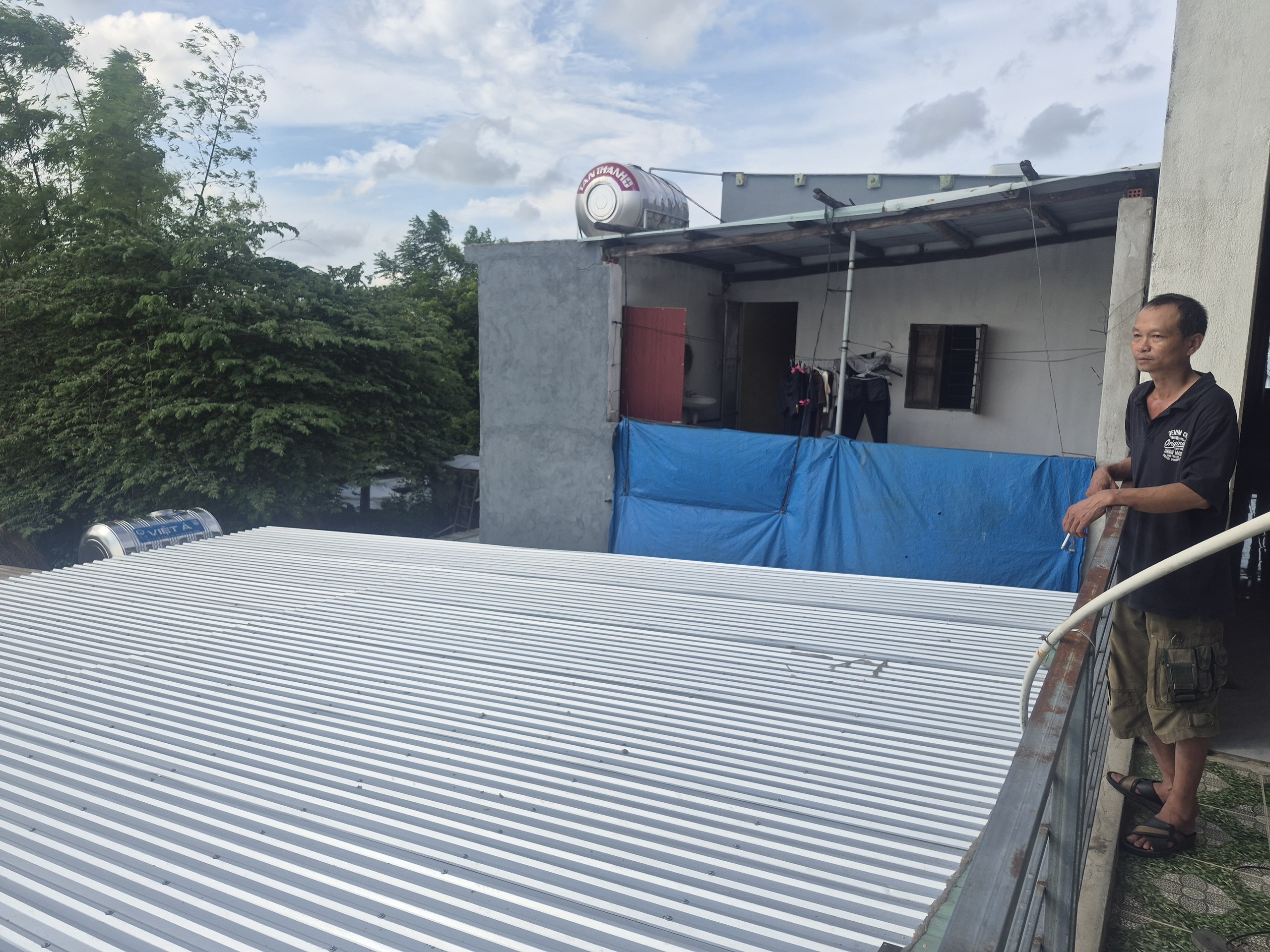 Vụ vợ cứu chồng khiến cả 2 bị điện giật chết: 2 đứa con mồ côi giữa đám tang trong ngôi nhà đã bán - Ảnh 2.