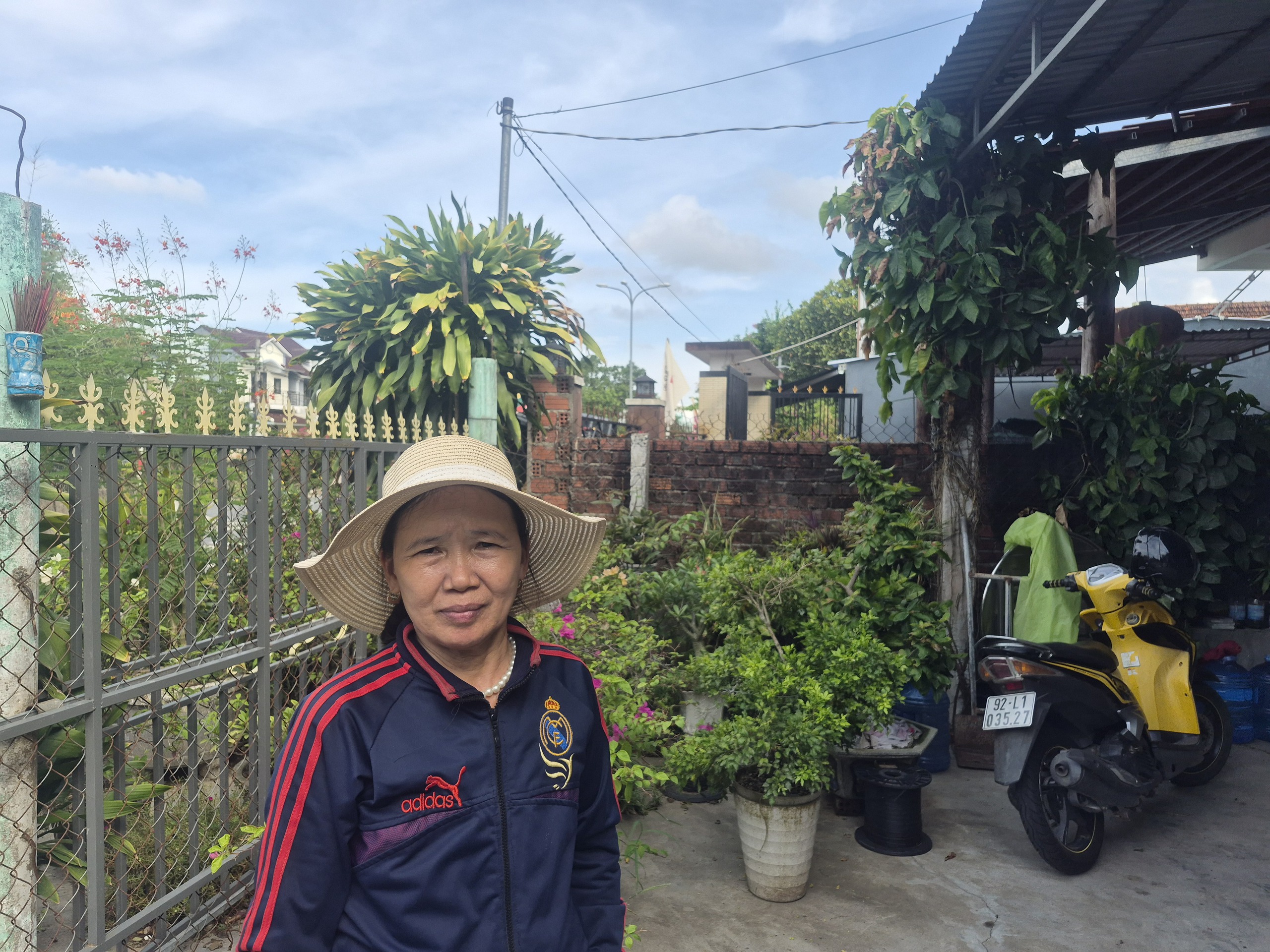 Vụ vợ cứu chồng khiến cả 2 bị điện giật chết: 2 đứa con mồ côi giữa đám tang trong ngôi nhà đã bán - Ảnh 3.