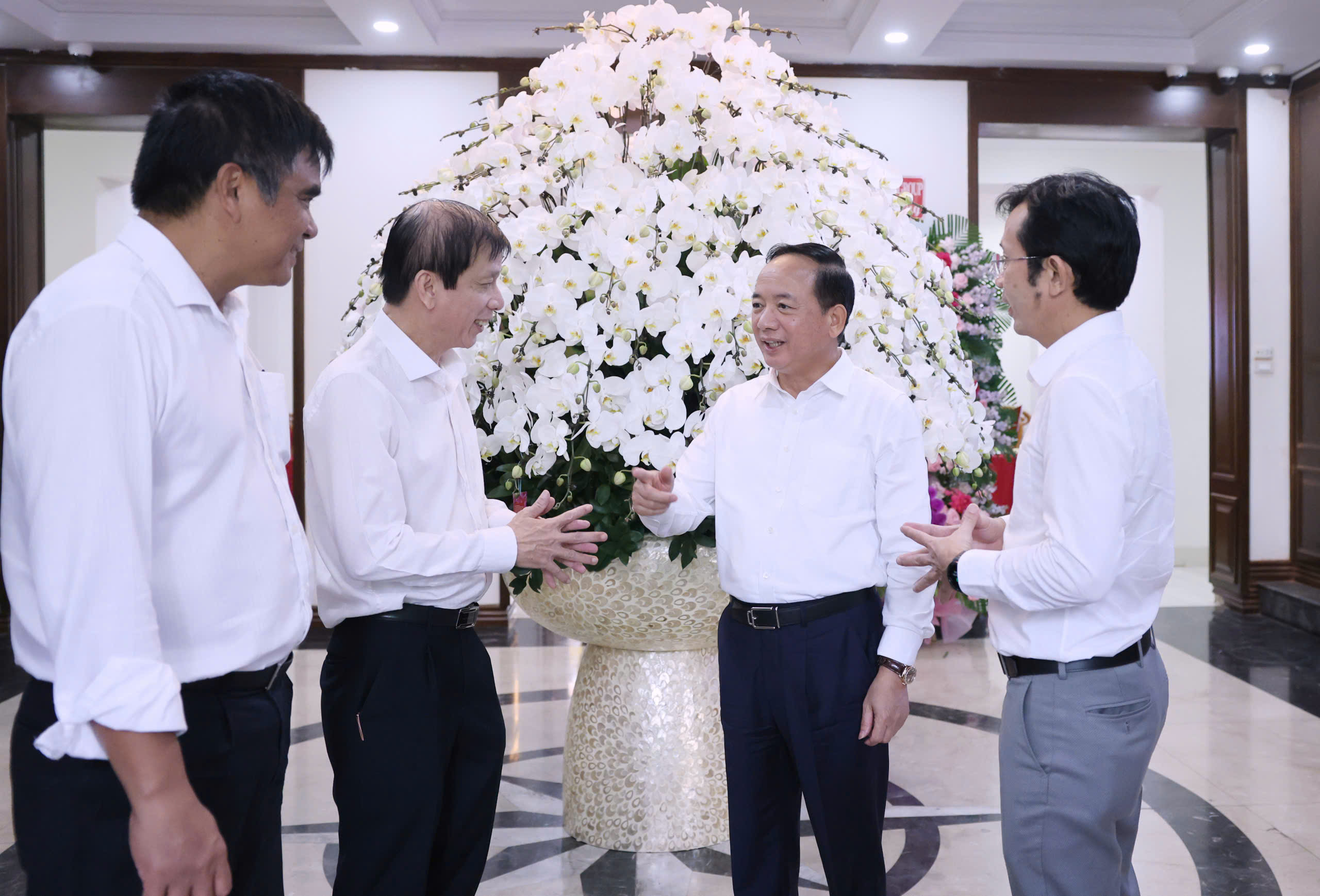 Ông Trịnh Văn Quyết: Không thể đòi hỏi báo chí đi trước trong khi thông tin đến với báo chí lại đi sau - Ảnh 2.