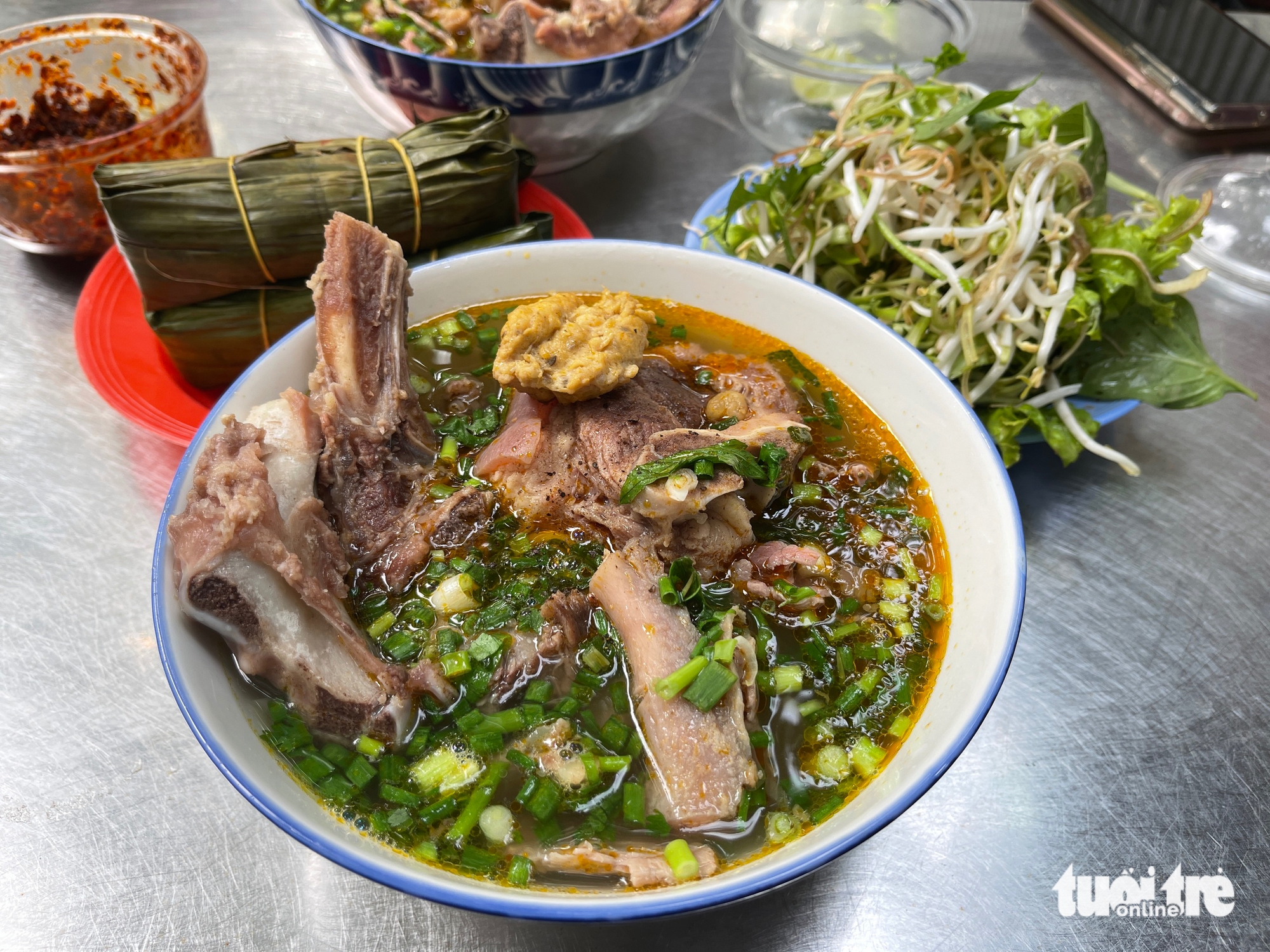 Vì sao người nước ngoài mê đồ ăn sáng Việt Nam: bò né, bánh cuốn, xôi mặn…sao mà kể hết - Ảnh 6.