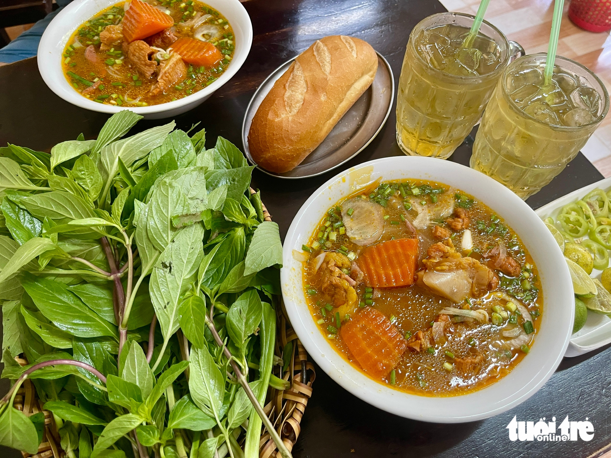 Vì sao người nước ngoài mê đồ ăn sáng Việt Nam: bò né, bánh cuốn, xôi mặn…sao mà kể hết - Ảnh 3.
