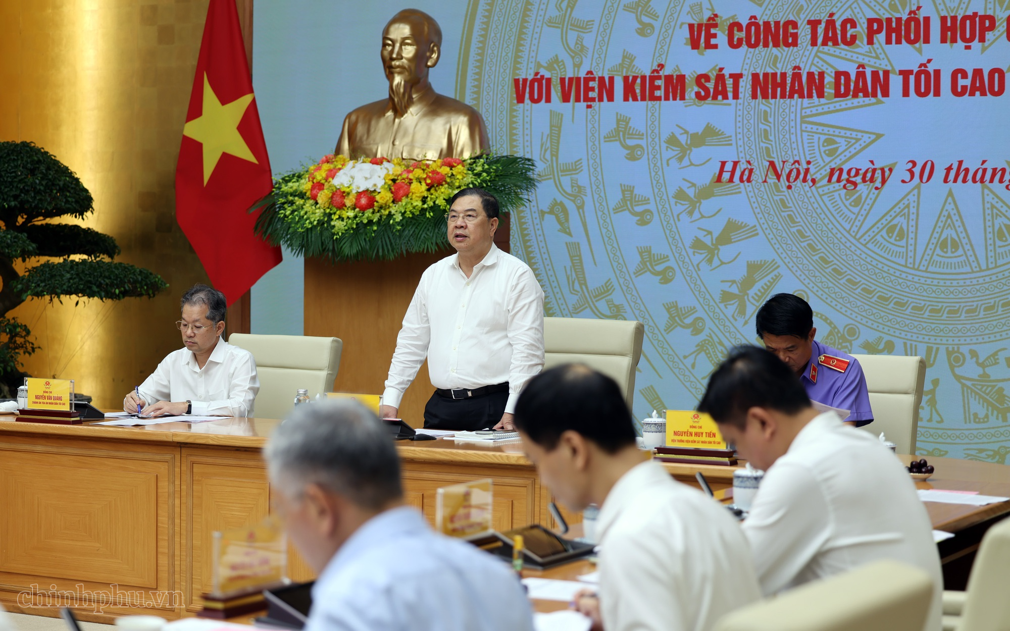Phó thủ tướng thường trực: Nâng cao hiệu quả thu hồi tài sản các vụ án tham nhũng, kinh tế - Ảnh 1.