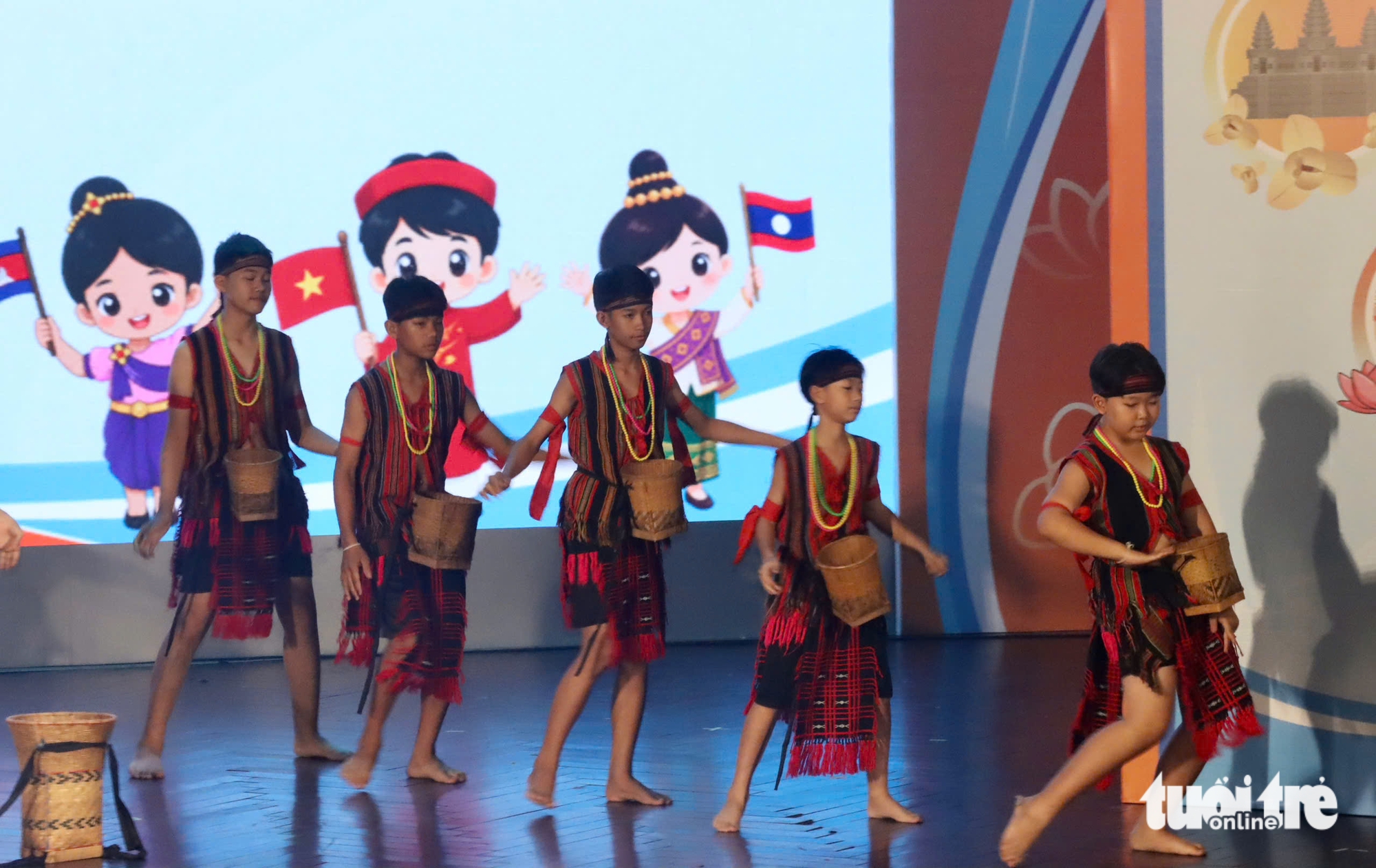 Nhịp cầu văn hóa thêm tình hữu nghị thiếu nhi Việt Nam - Lào - Campuchia - Ảnh 17.