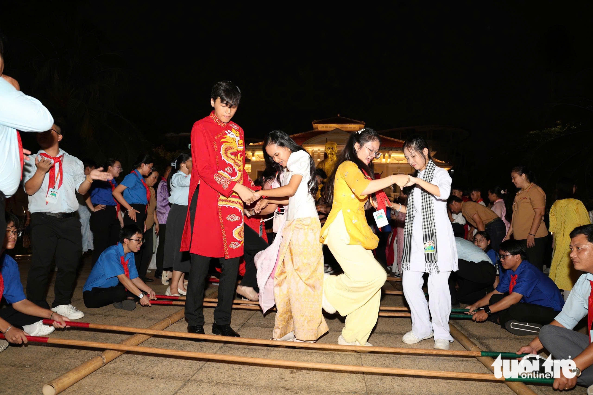Nhịp cầu văn hóa thêm tình hữu nghị thiếu nhi Việt Nam - Lào - Campuchia - Ảnh 6.