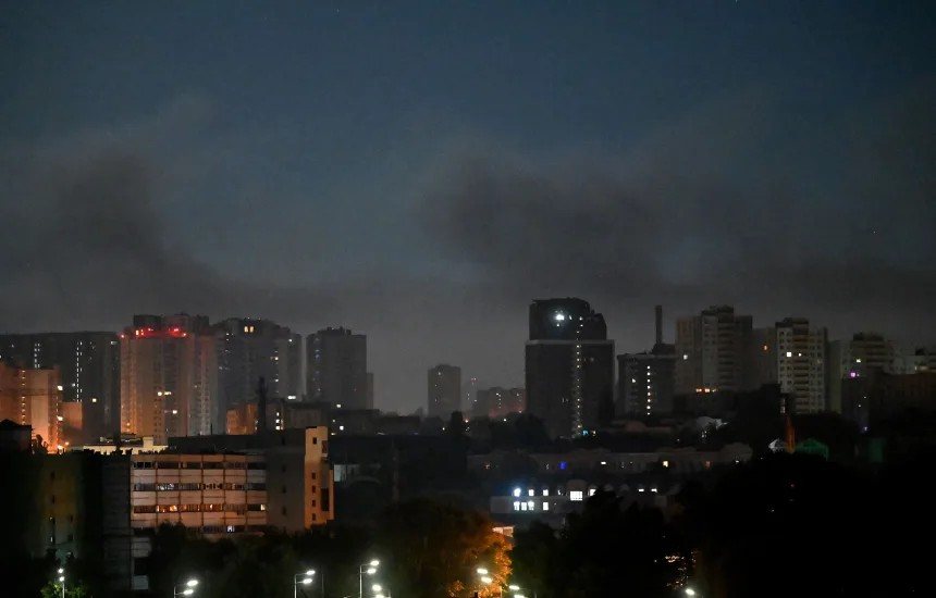 Phát hiện vụ nổ vật thể lạ tại Ba Lan khi Nga không kích Ukraine - Ảnh 1.
