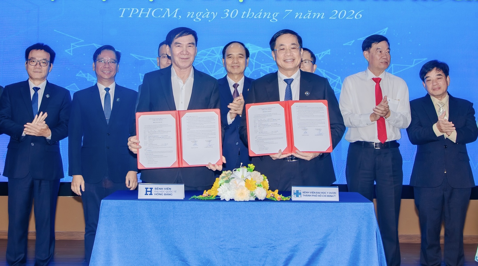 Bệnh viện ĐH Y Dược TP.HCM hỗ trợ chuyên môn cho Bệnh viện ĐH Hồng Bàng - Ảnh 1.