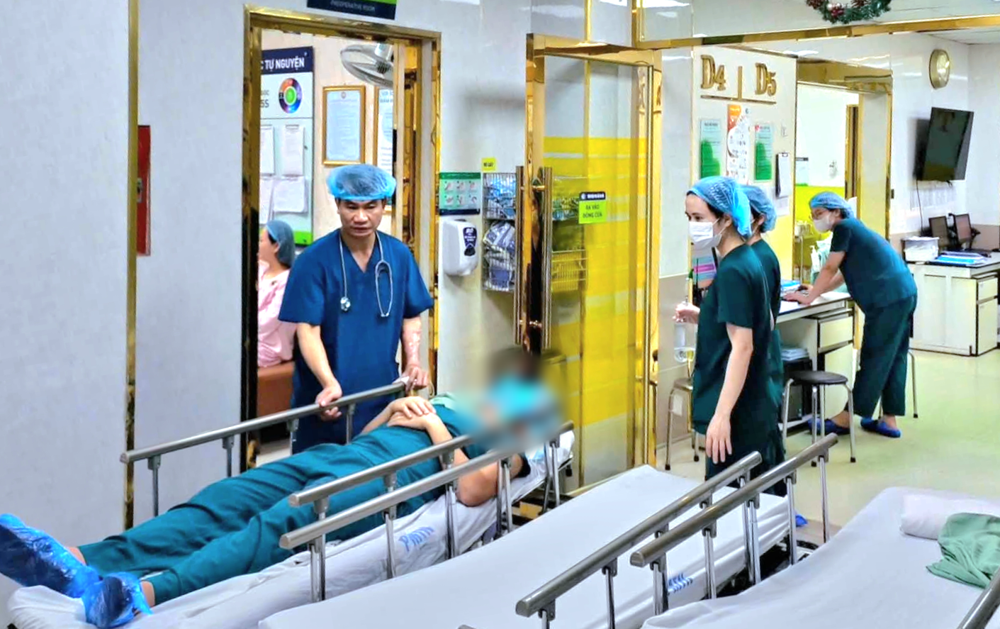 Dở khóc, dở cười với hình ảnh chồng ngất xỉu khi đồng hành cùng vợ 'vượt cạn' - Ảnh 2.