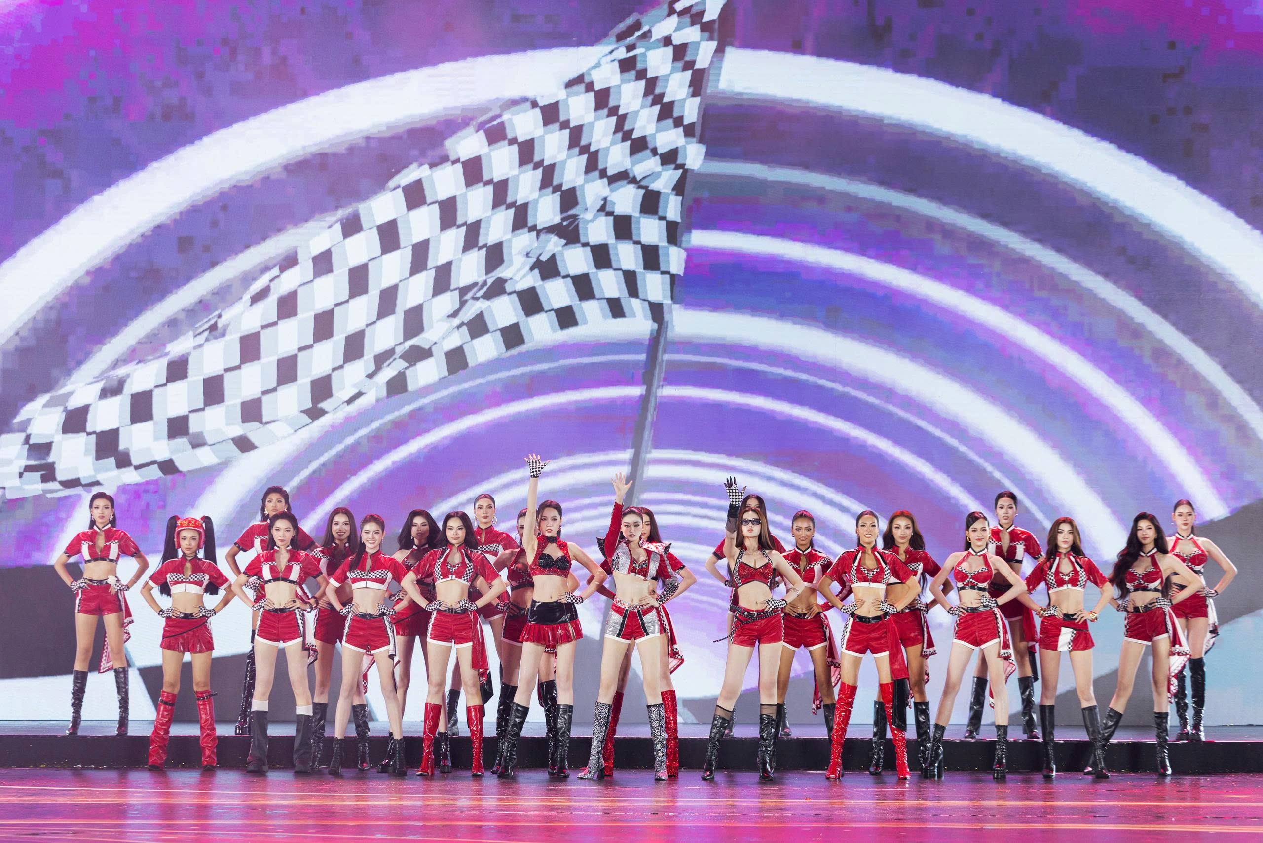 Emoura Phạm đăng quang Miss Grand Vietnam 2026 sau màn trình diễn gây tranh cãi - Ảnh 6.