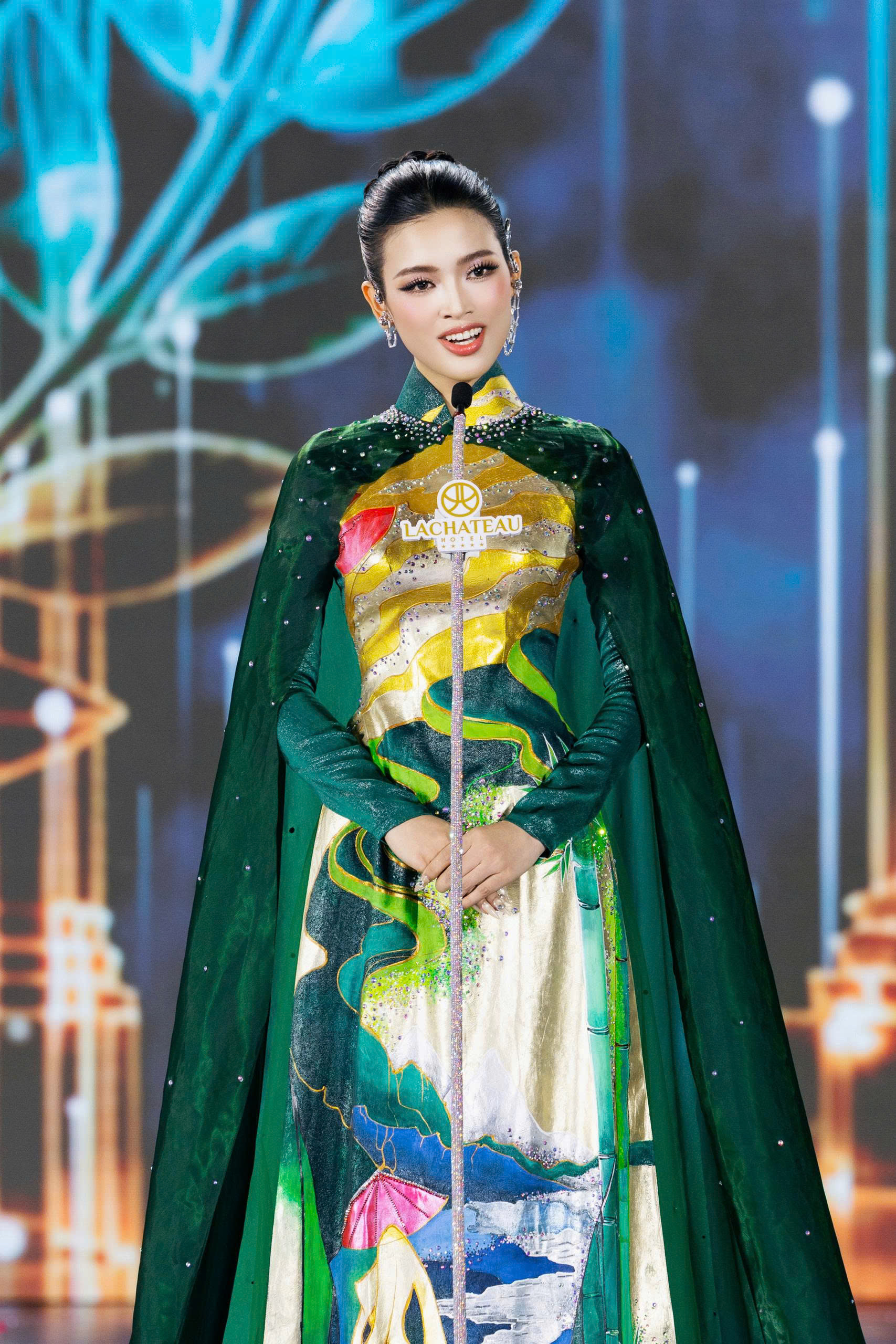 Emoura Phạm đăng quang Miss Grand Vietnam 2026 sau màn trình diễn gây tranh cãi - Ảnh 20.