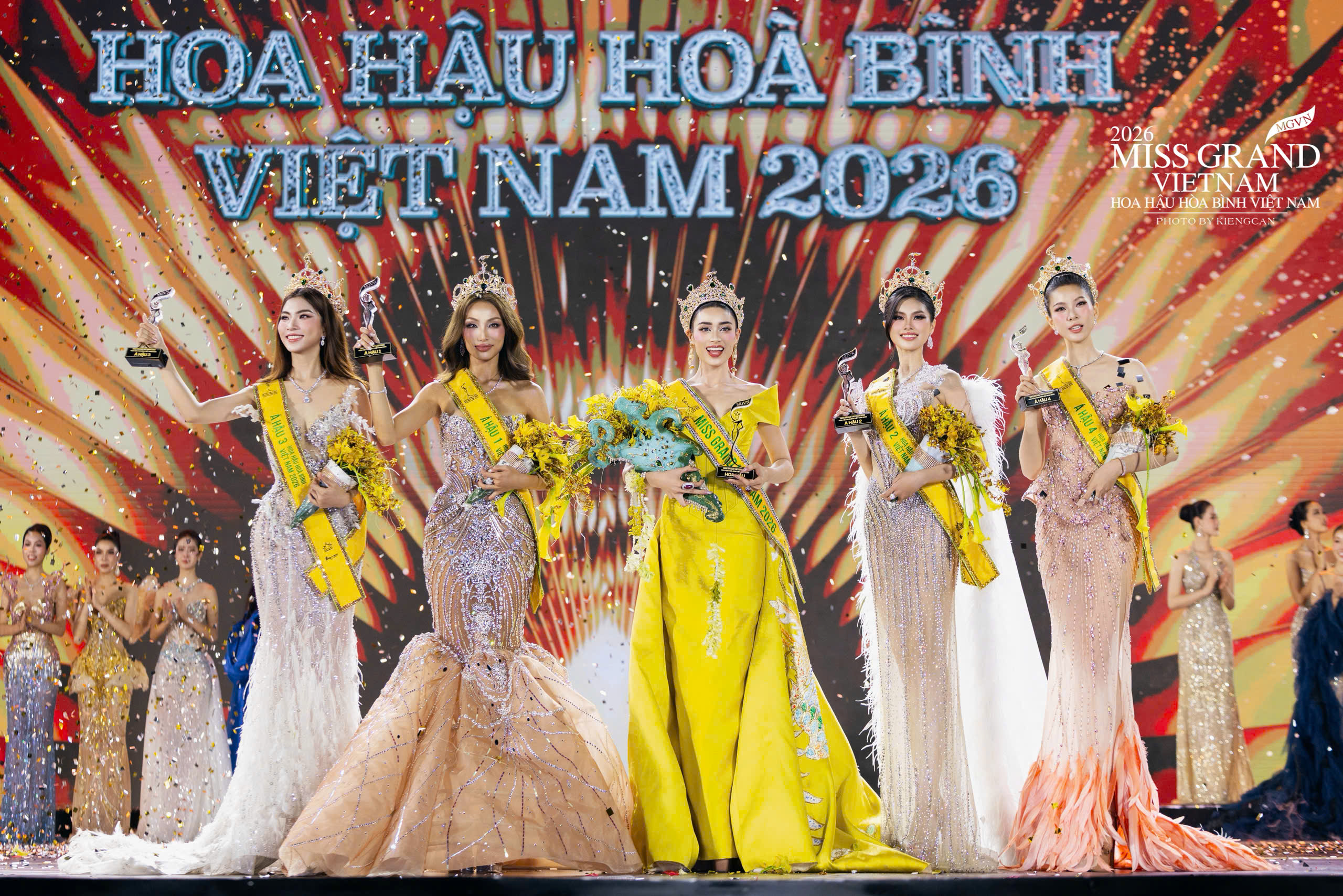 Emoura Phạm đăng quang Miss Grand Vietnam 2026 sau màn trình diễn gây tranh cãi - Ảnh 2.