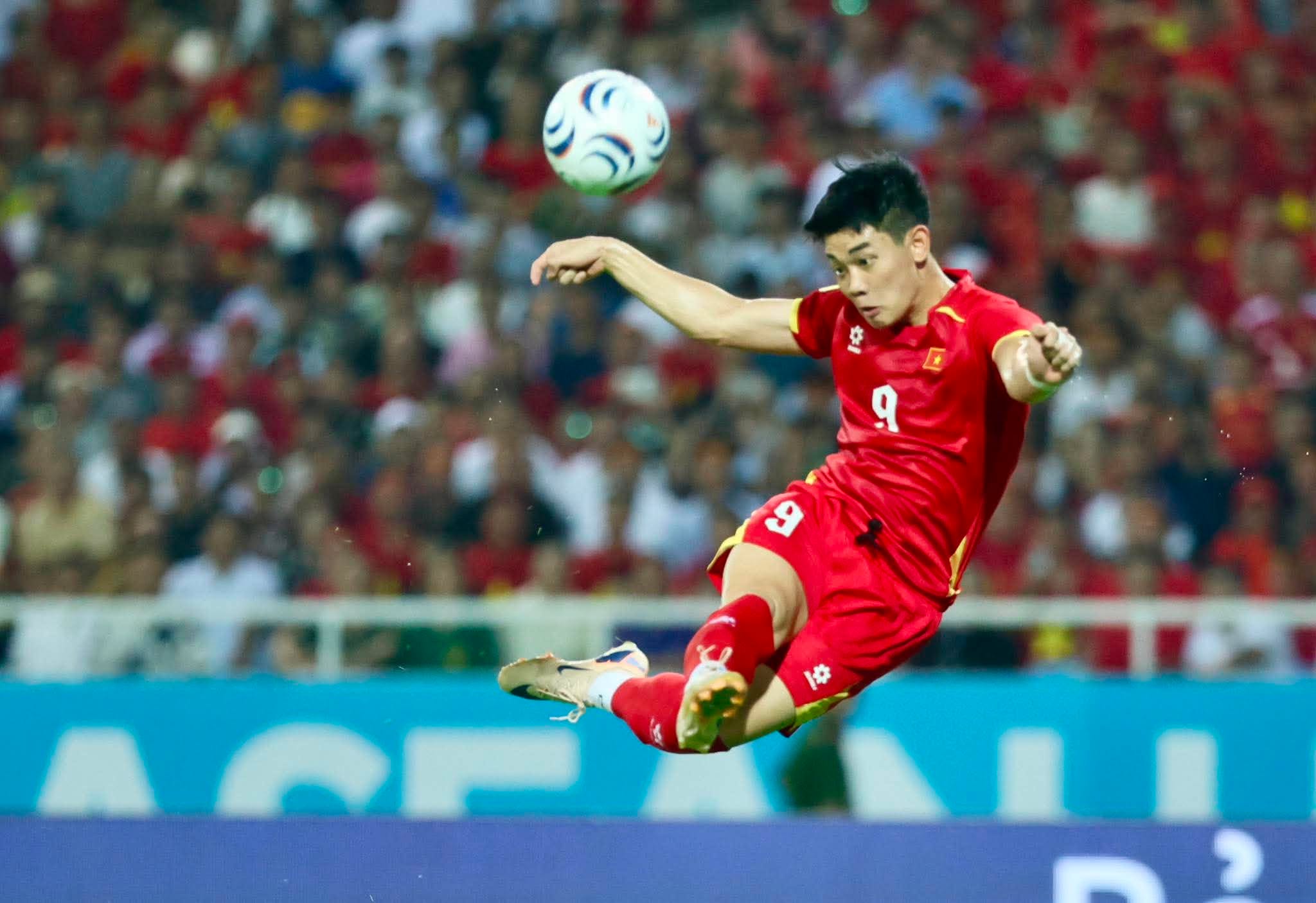 Khi HLV Kim Sang Sik rối - Ảnh 2.