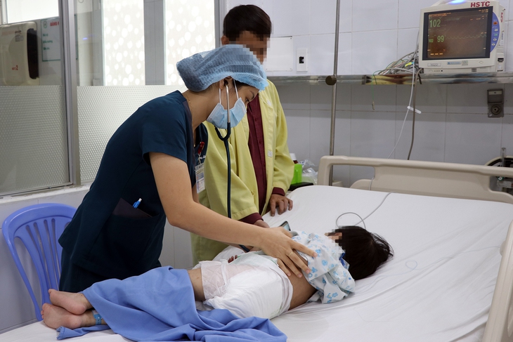 Từ vụ bé 4 tuổi suy đa cơ quan vì uống quá nhiều sữa tươi: Bác sĩ cảnh báo - Ảnh 1.
