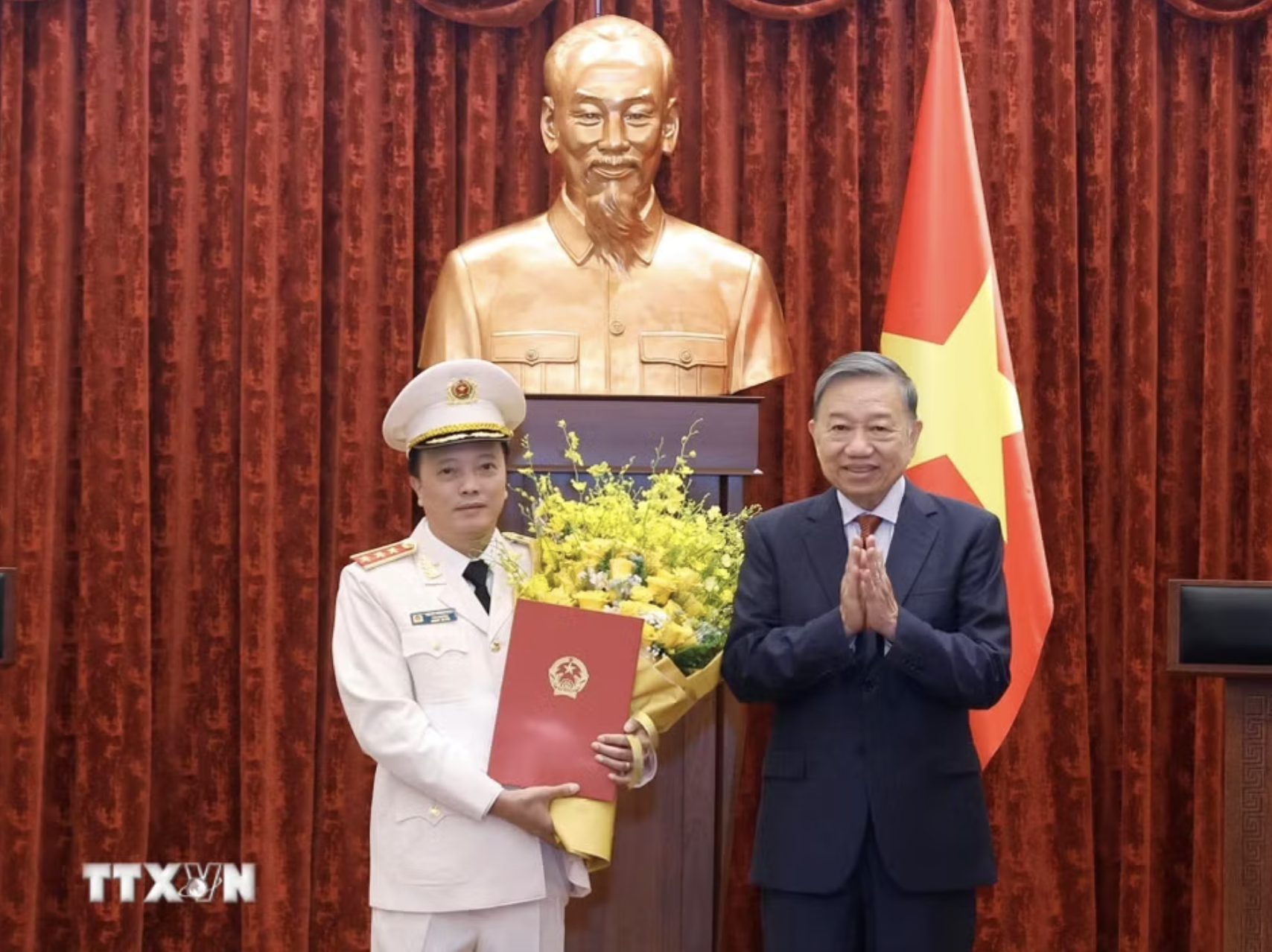 Thứ trưởng Bộ Công an Đặng Hồng Đức được thăng cấp bậc hàm Thượng tướng - Ảnh 1.