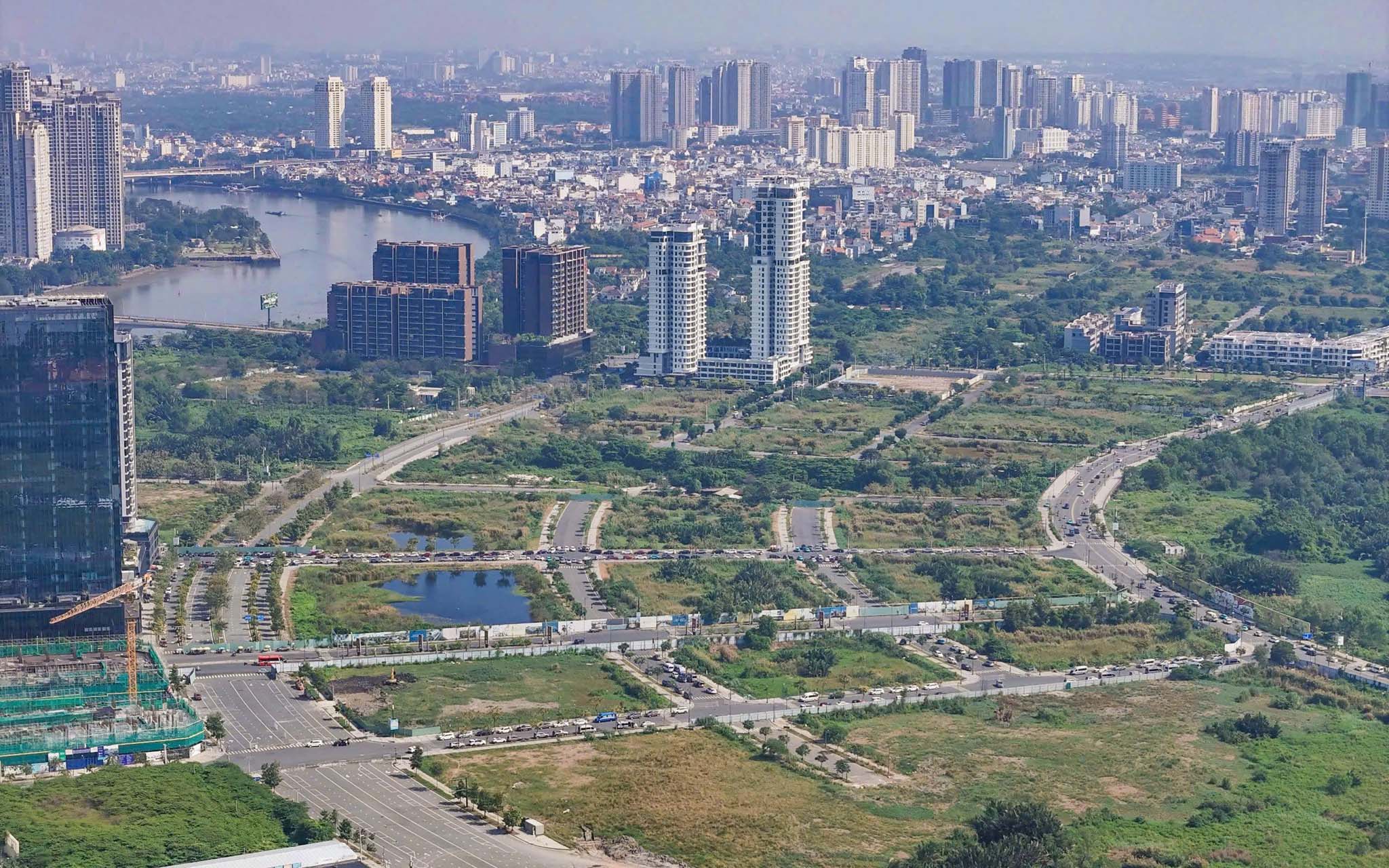 Nắm hơn 8 tỉ USD 'tiền cọc', các doanh nghiệp bất động sản có gặp áp lực? - Ảnh 1.