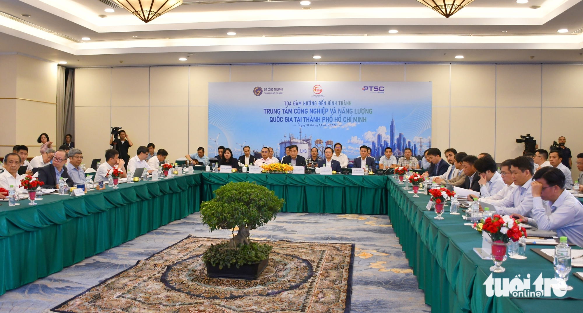 Khi 'đầu tàu' kinh tế khát năng lượng sạch - Ảnh 1.