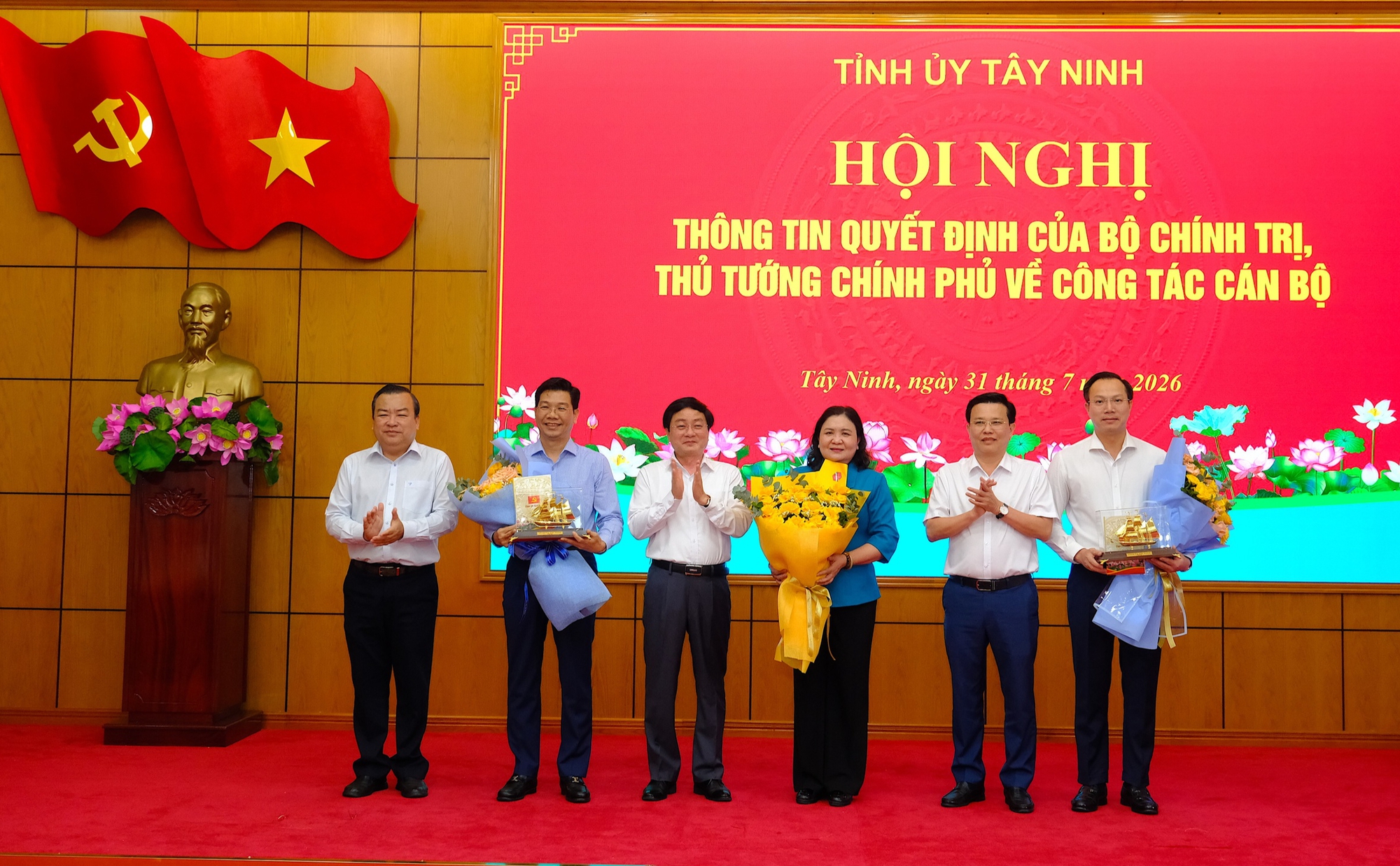 Bà Hồ Thị Hoàng Yến giữ chức Phó Bí thư Thường trực Tỉnh ủy Tây Ninh - Ảnh 1.