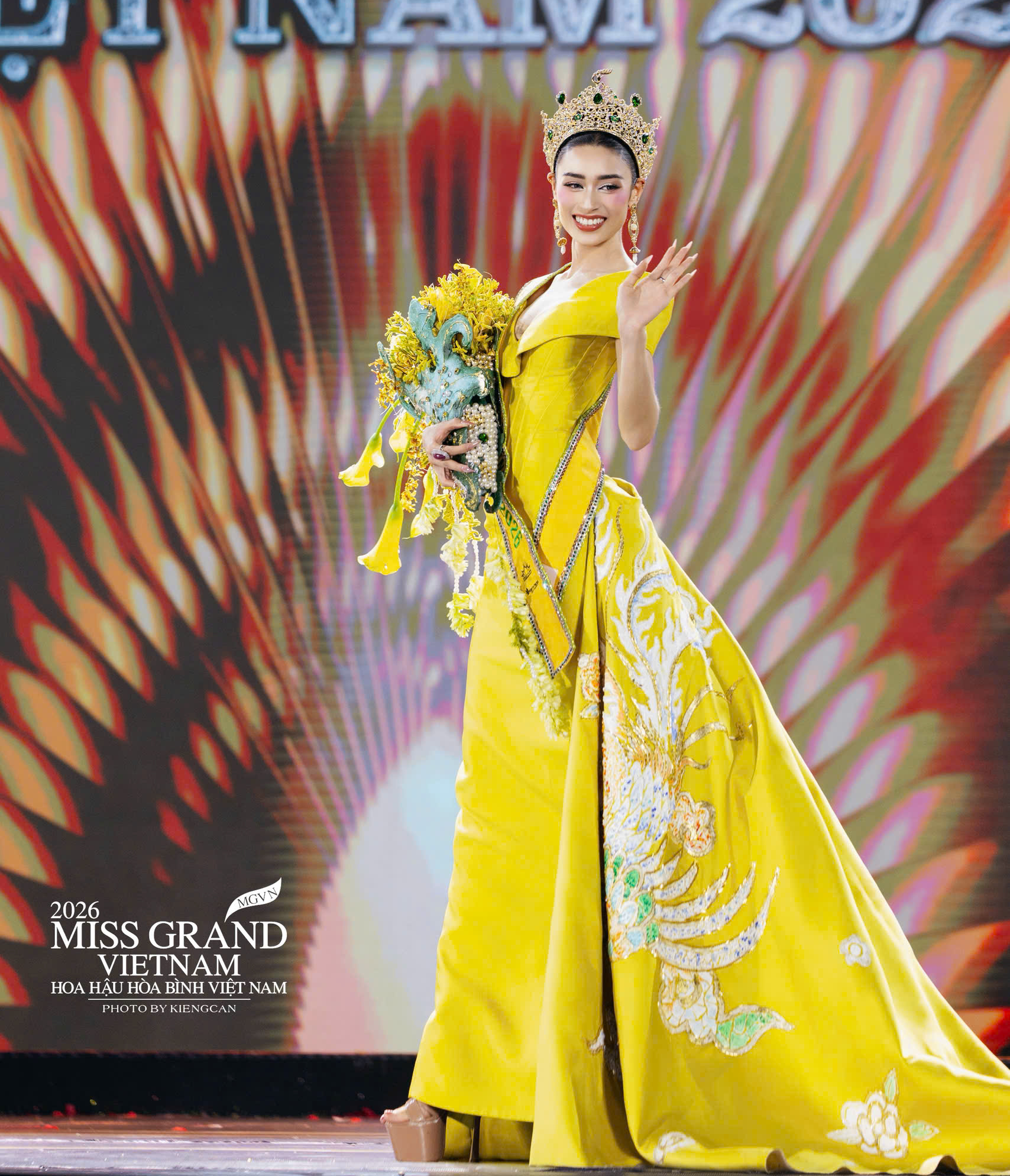 Emoura Phạm đăng quang Miss Grand Vietnam 2026 sau màn trình diễn gây tranh cãi - Ảnh 3.