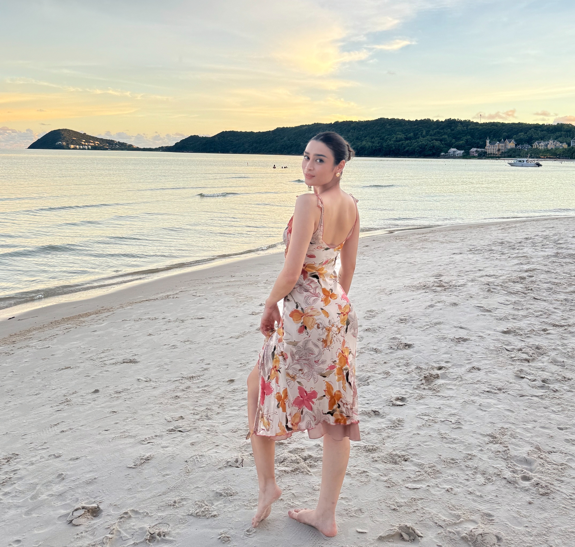 Tân Miss Grand Vietnam 2026: Cô gái mang hai dòng máu Việt - Anh trở về tìm cội nguồn - Ảnh 10.