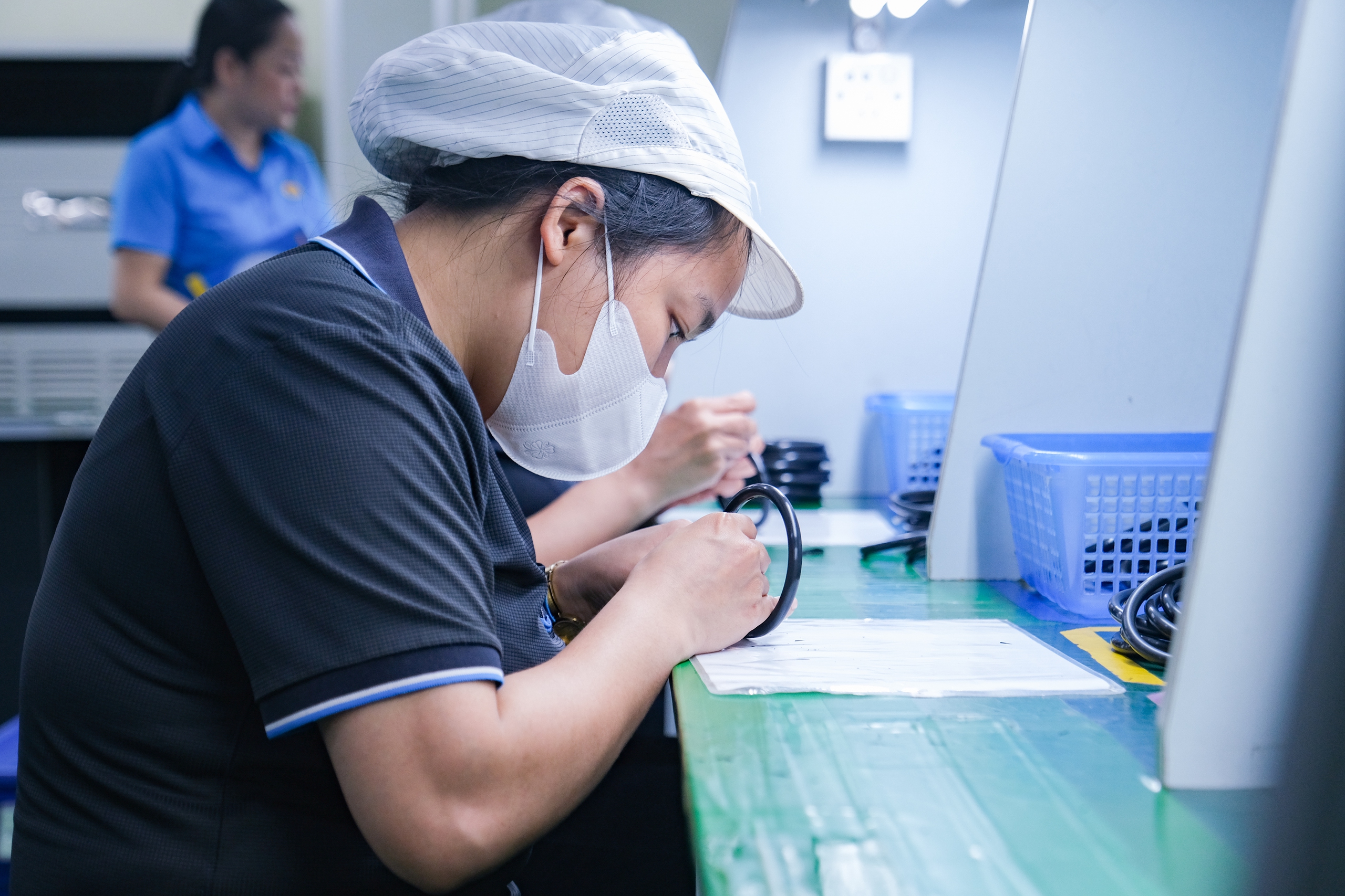 Kiến nghị lộ trình giảm giờ làm khu vực doanh nghiệp xuống 40-44 giờ/tuần - Ảnh 1.