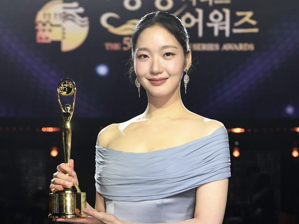 Kim Go Eun thắng giải cao nhất Rồng Xanh 2026 - Ảnh 1.