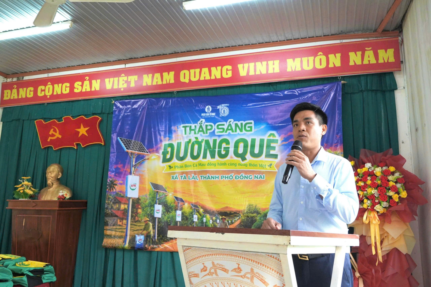 Phân bón Cà Mau khoác ‘áo mới’ cho những con đường quê - Ảnh 4.