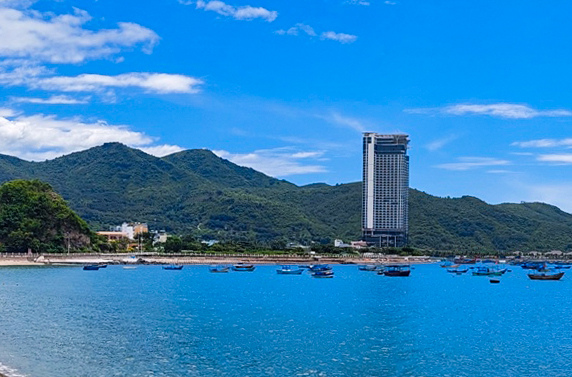 Cảnh báo về nhiều nguy hiểm ở núi Cô Tiên, phường Bắc Nha Trang - Ảnh 1.