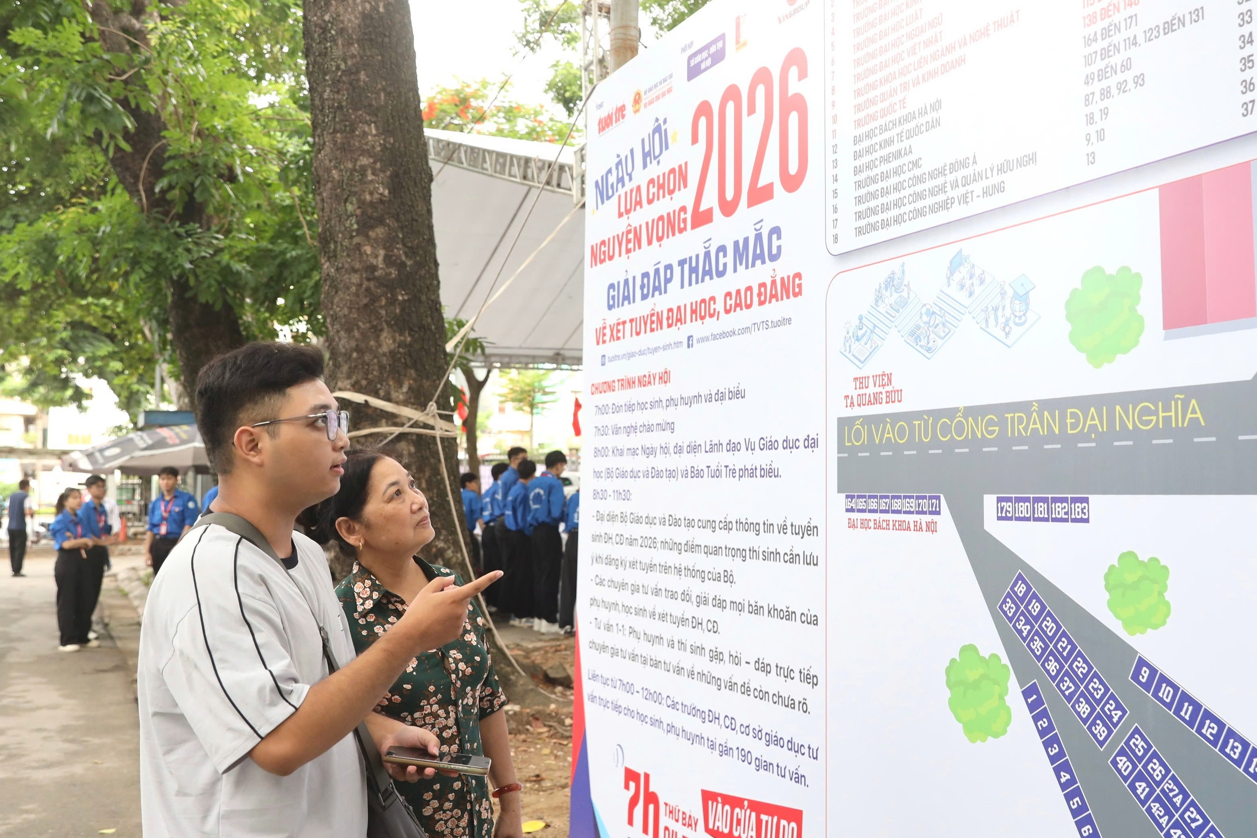 Sáng nay, Ngày hội lựa chọn nguyện vọng xét tuyển 2026 tại Hà Nội và TP.HCM - Ảnh 4.