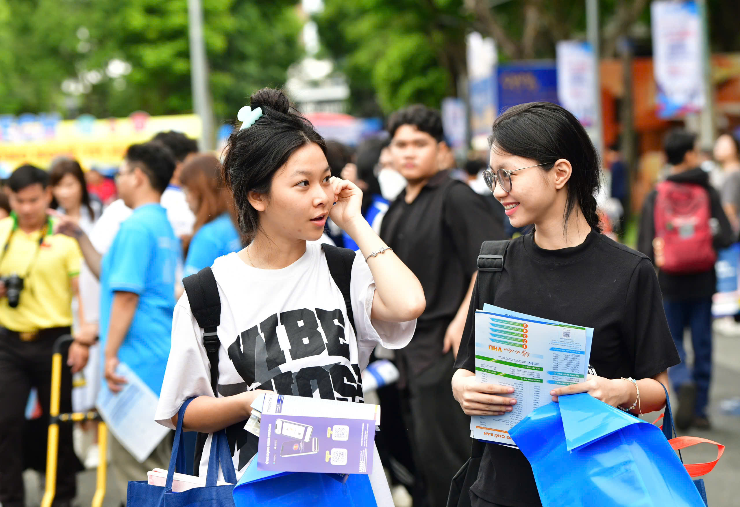 Sáng nay, Ngày hội lựa chọn nguyện vọng xét tuyển 2026 tại Hà Nội và TP.HCM - Ảnh 1.
