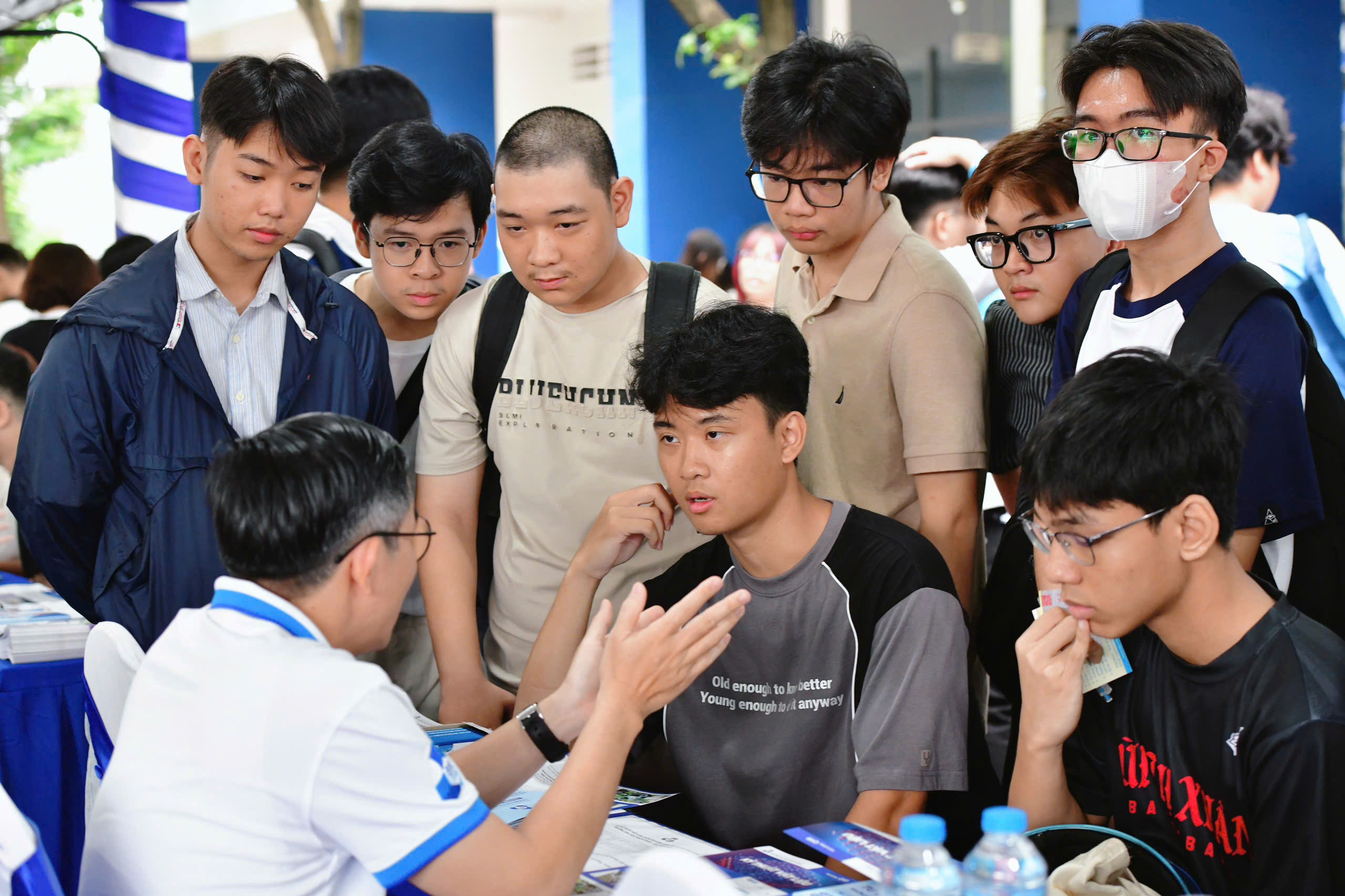 Sáng nay, Ngày hội lựa chọn nguyện vọng xét tuyển 2026 tại Hà Nội và TP.HCM - Ảnh 6.