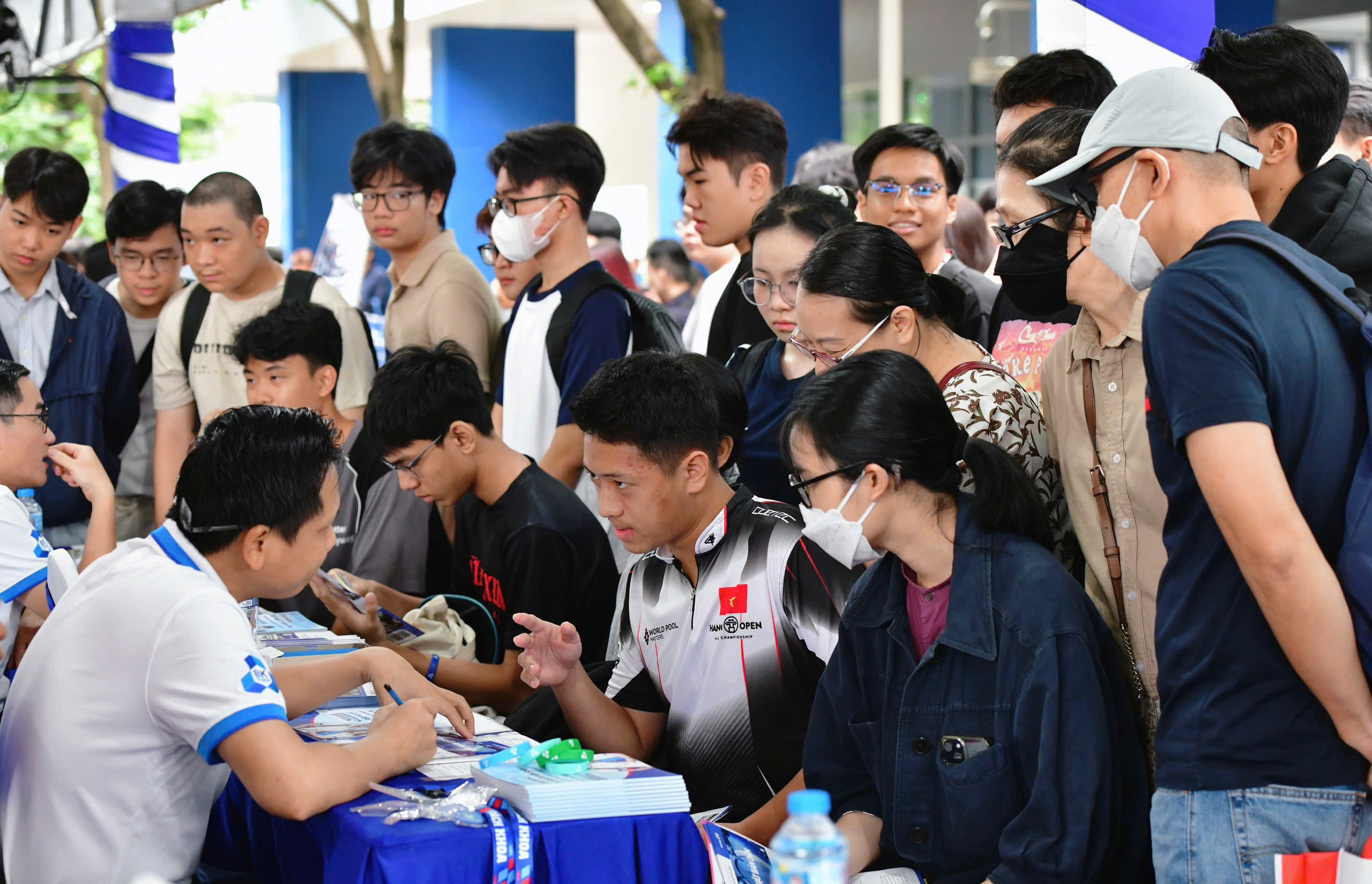 Sáng nay, Ngày hội lựa chọn nguyện vọng xét tuyển 2026 tại Hà Nội và TP.HCM - Ảnh 4.