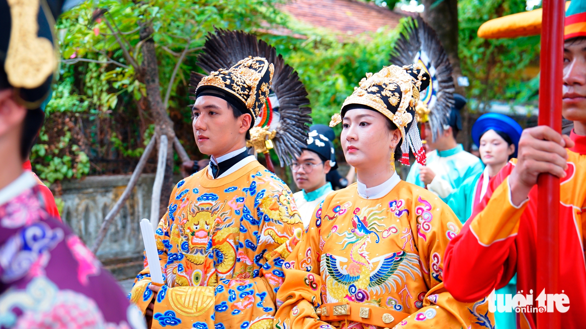 Trường Giang, Hiếu Thứ Hai… cùng bạn trẻ quảng diễn áo dài truyền thống trong Kinh thành Huế - Ảnh 13.
