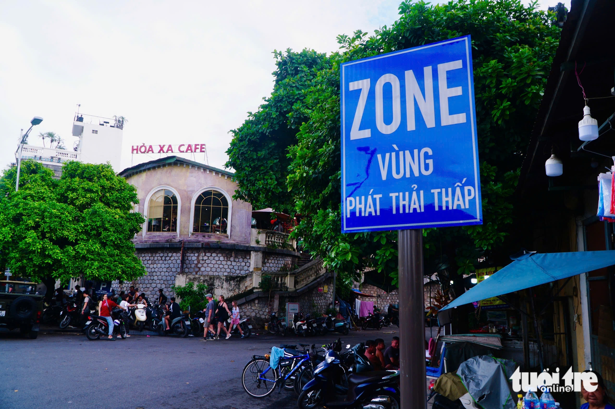 Hà Nội tuần đầu 'kích hoạt' vùng phát thải thấp, nhà trong khu vực cấm phải xuống xe dắt bộ - Ảnh 1.