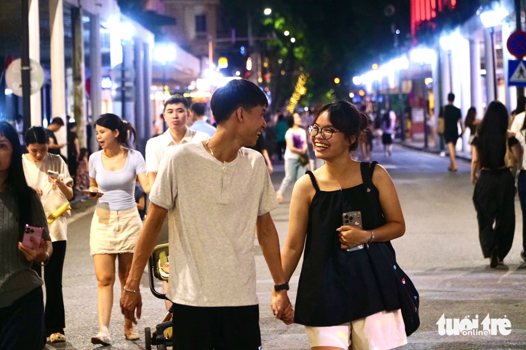 Hà Nội tuần đầu 'kích hoạt' vùng phát thải thấp, nhà trong khu vực cấm phải xuống xe dắt bộ - Ảnh 10.