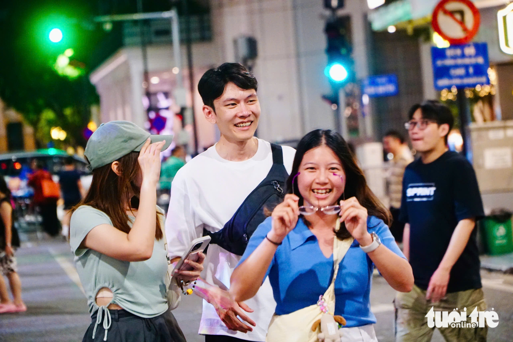 Hà Nội tuần đầu 'kích hoạt' vùng phát thải thấp, nhà trong khu vực cấm phải xuống xe dắt bộ - Ảnh 11.